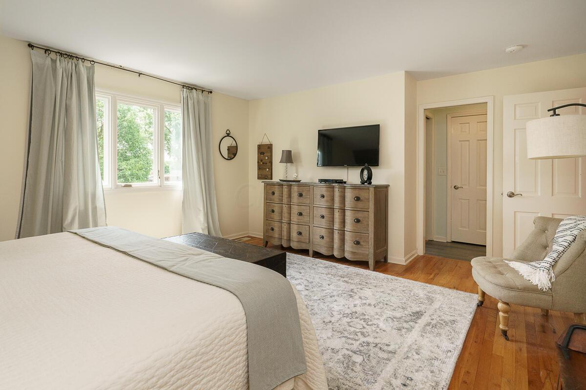 1090 Circle On The Green