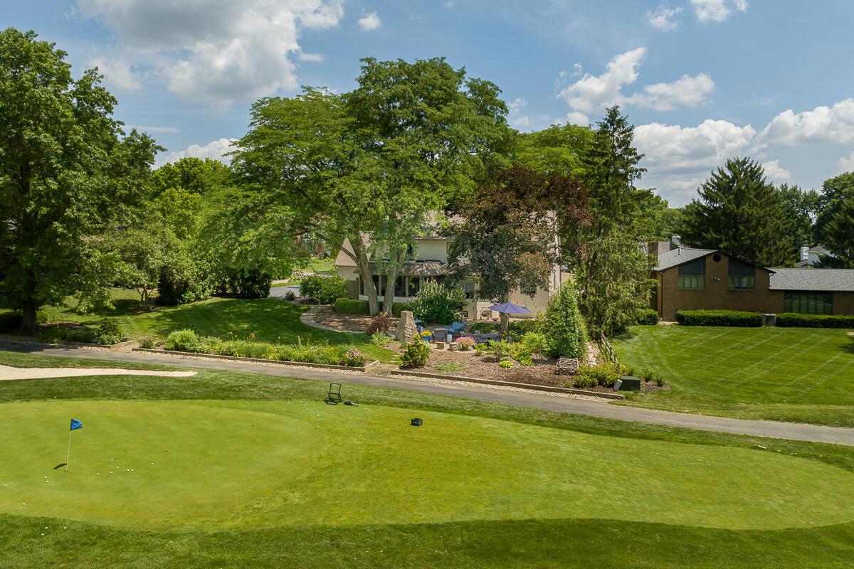 1090 Circle On The Green