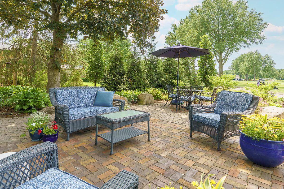 1090 Circle On The Green