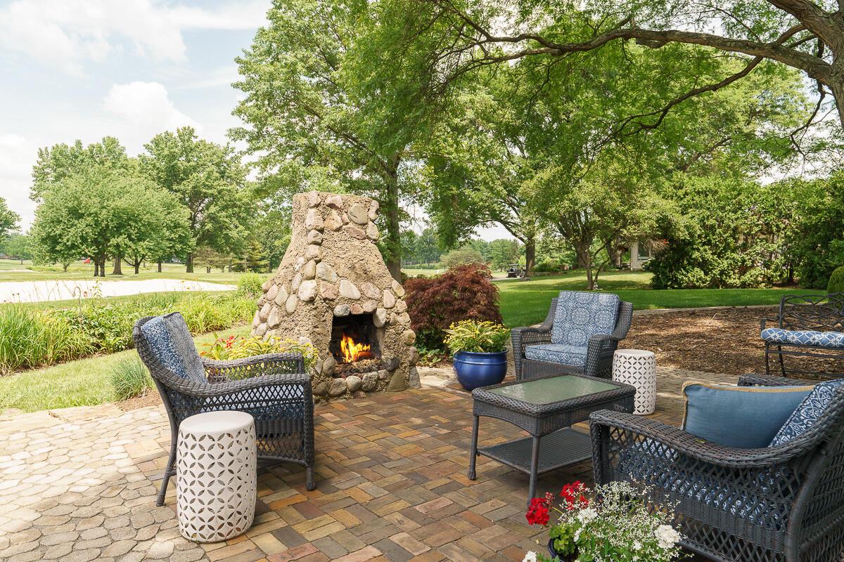 1090 Circle On The Green