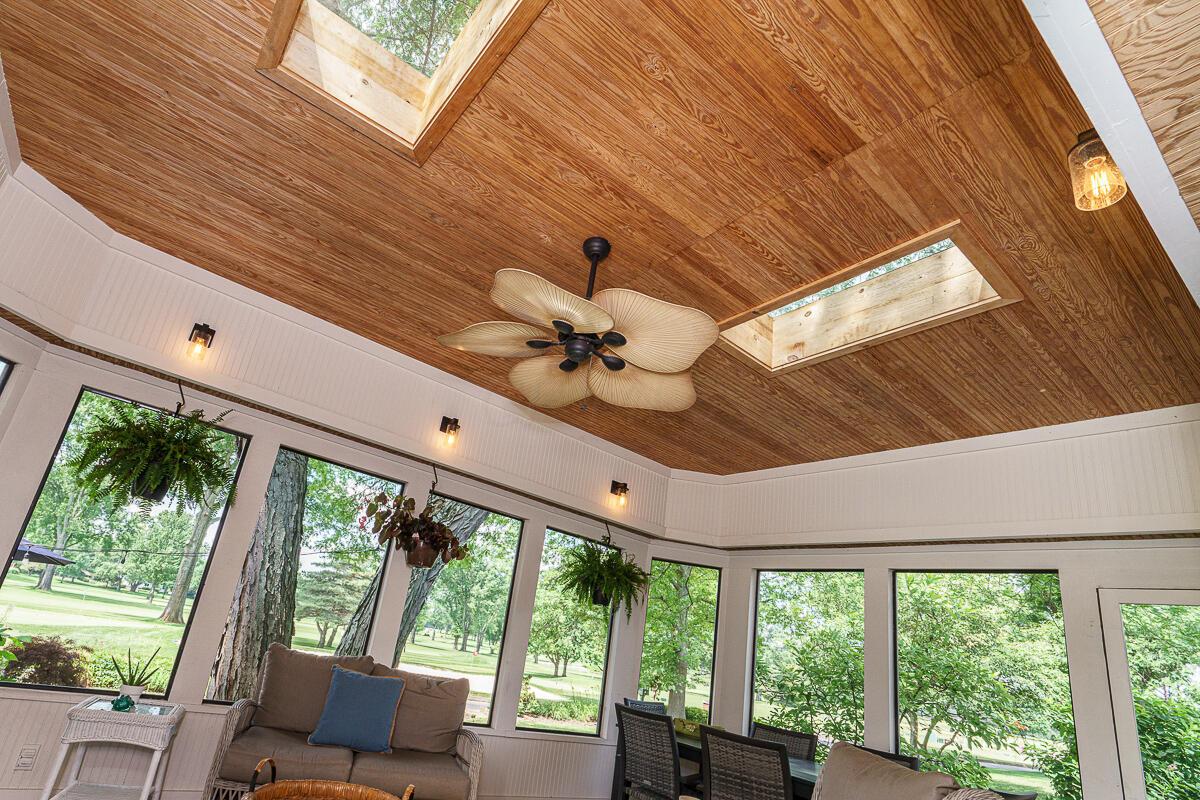 1090 Circle On The Green