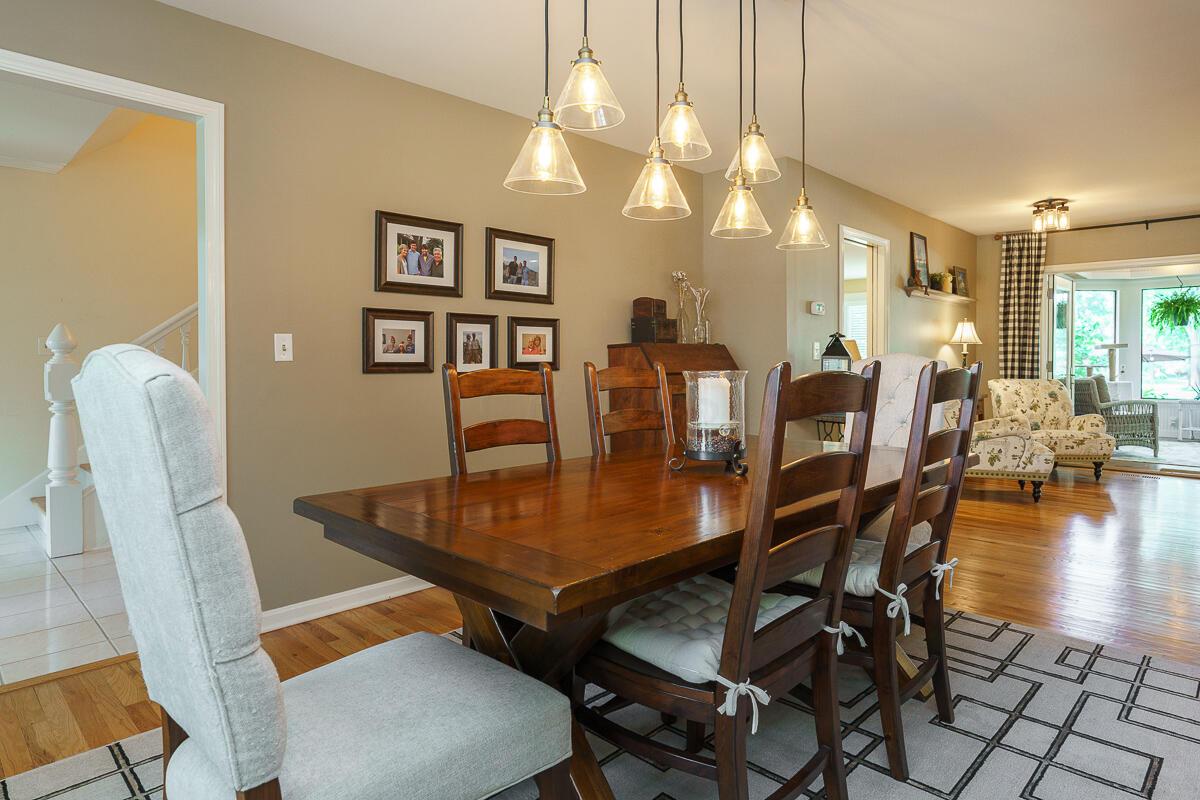 1090 Circle On The Green