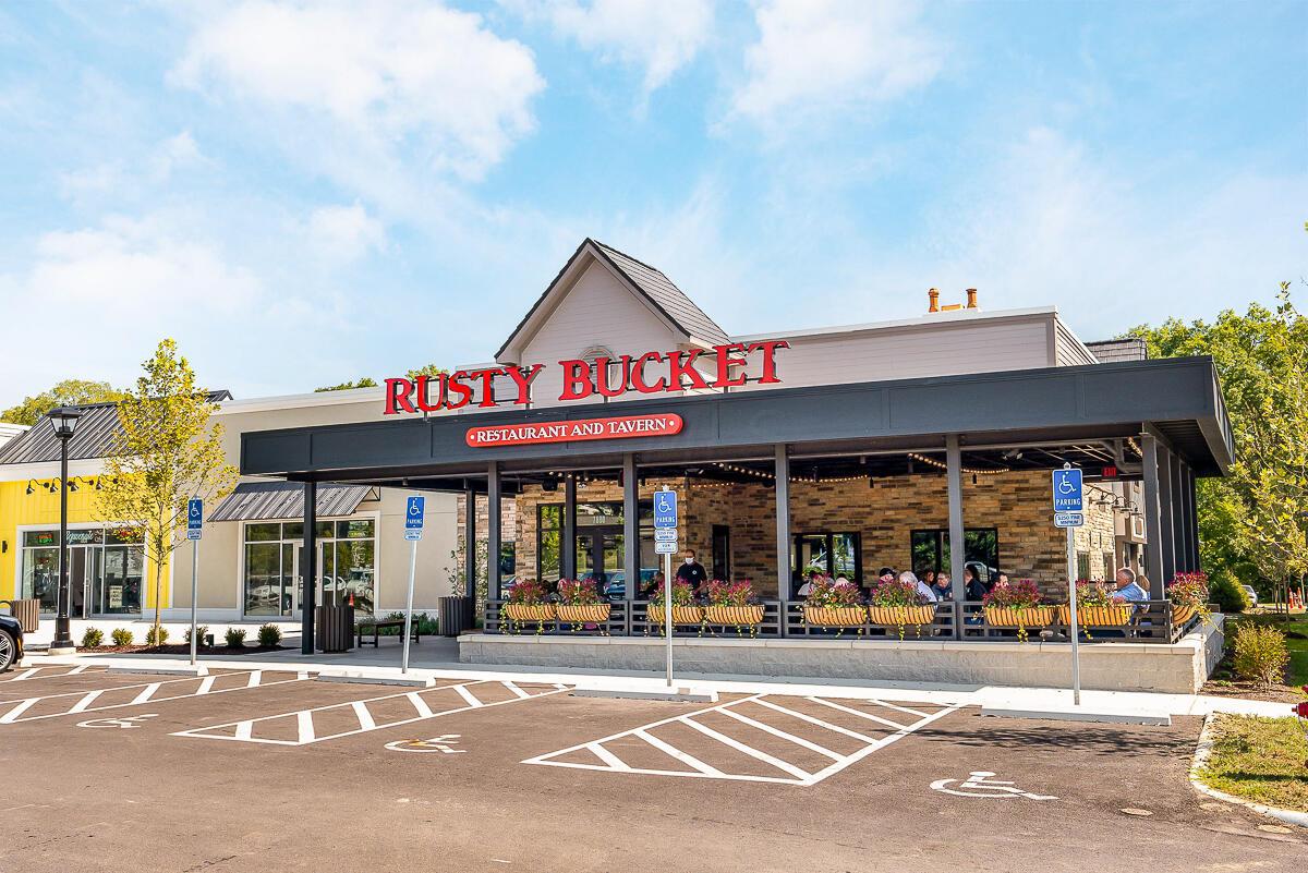 1090 Circle On The Green