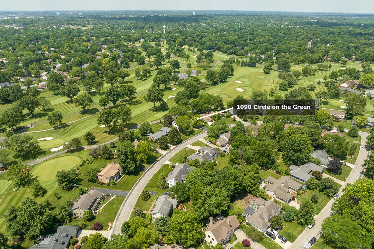 1090 Circle On The Green