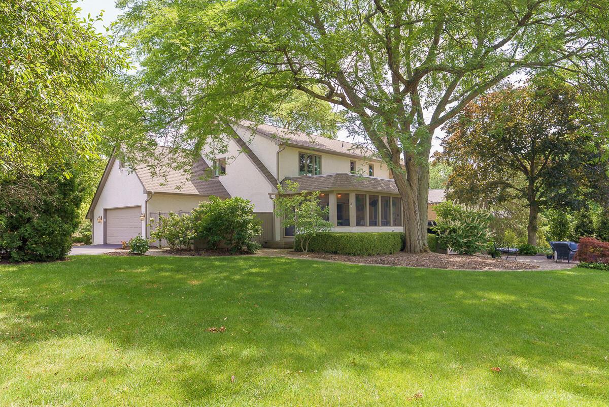 1090 Circle On The Green