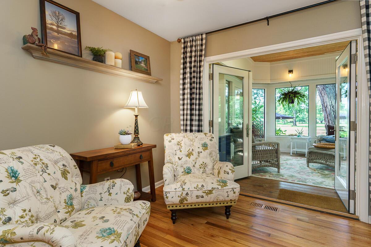 1090 Circle On The Green