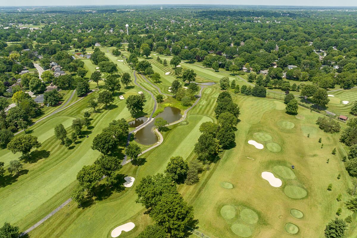 1090 Circle On The Green