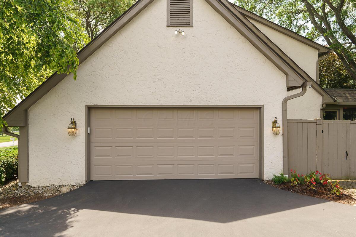 1090 Circle On The Green