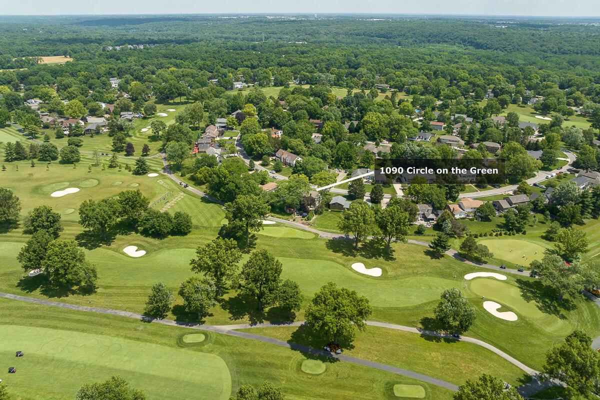 1090 Circle On The Green