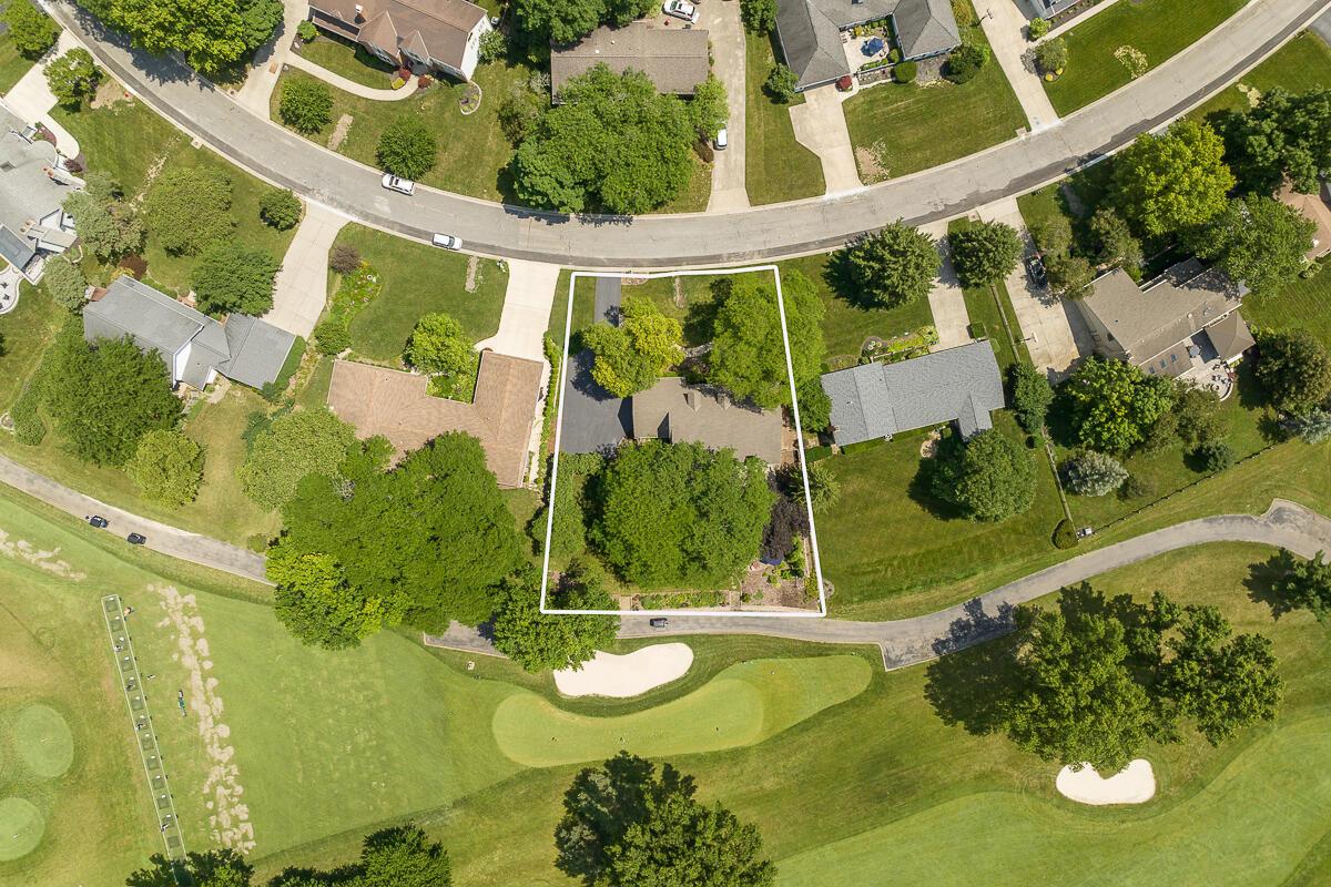 1090 Circle On The Green