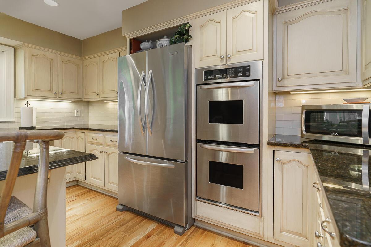 1090 Circle On The Green