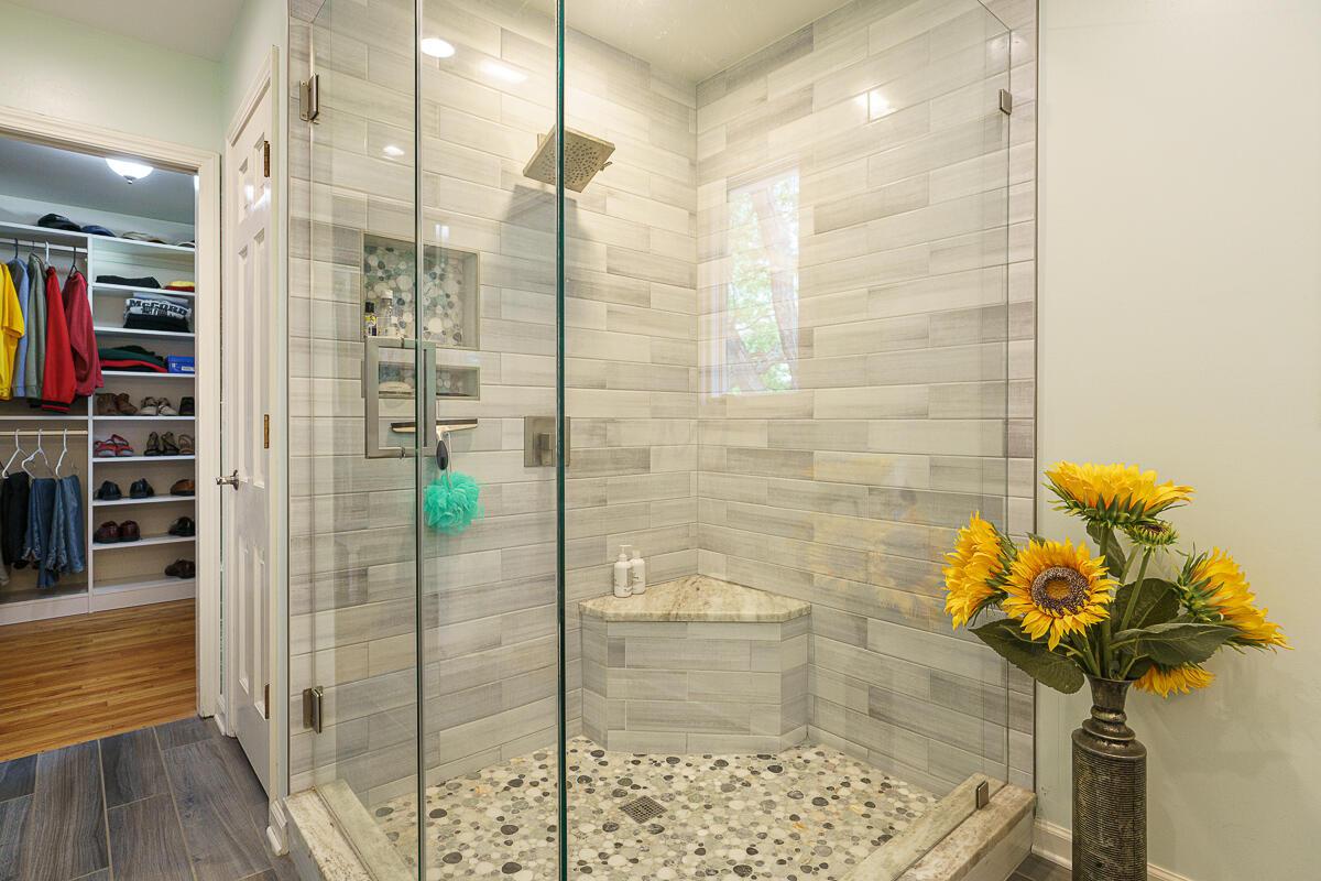 1090 Circle On The Green