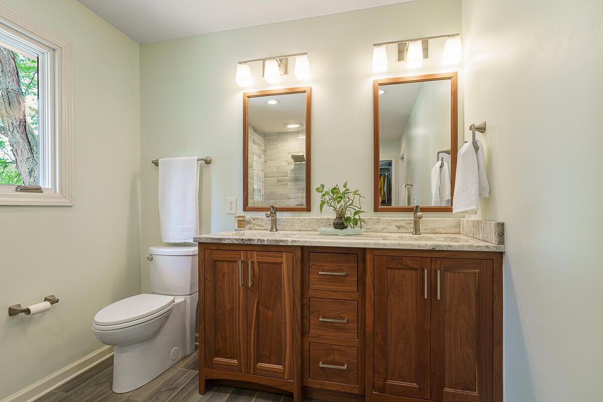 1090 Circle On The Green