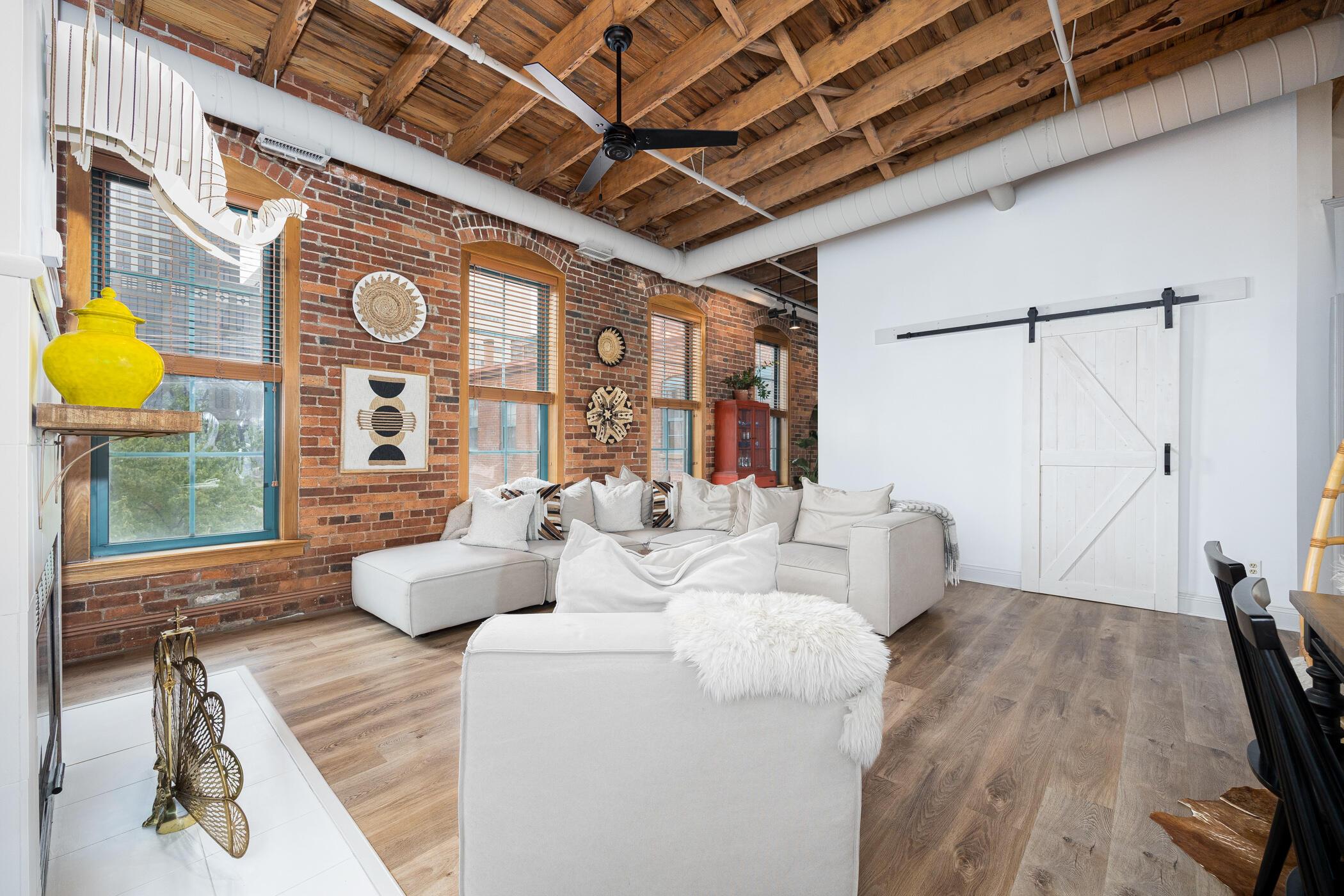 55 W Livingston Avenue, 307