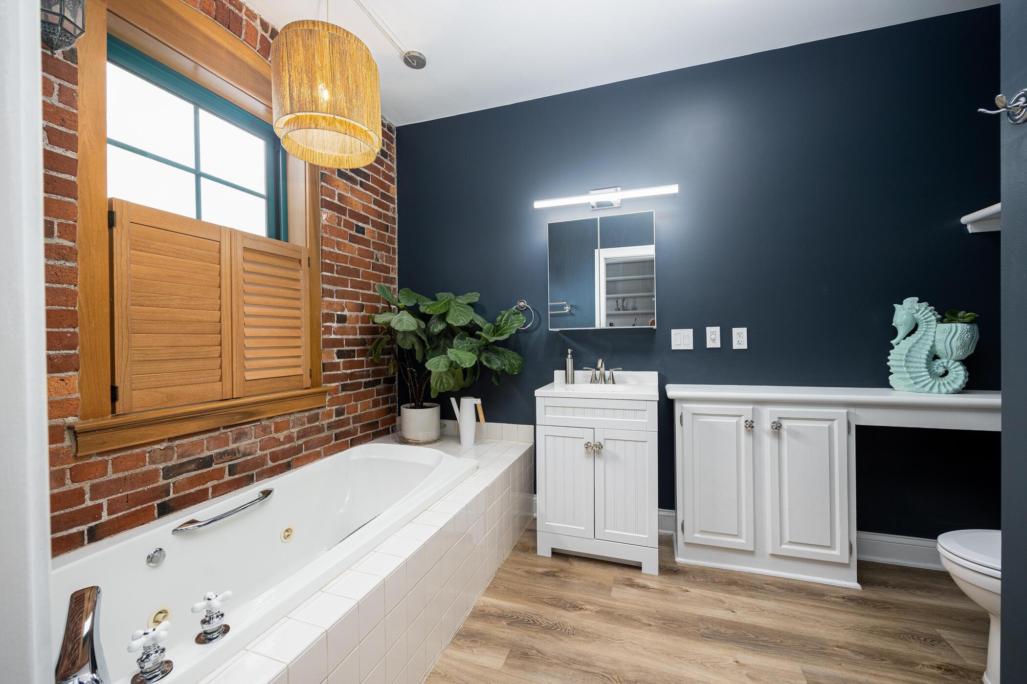 55 W Livingston Avenue, 307