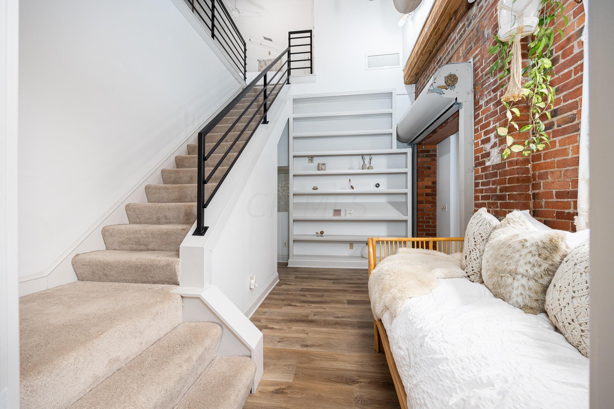 55 W Livingston Avenue, 307