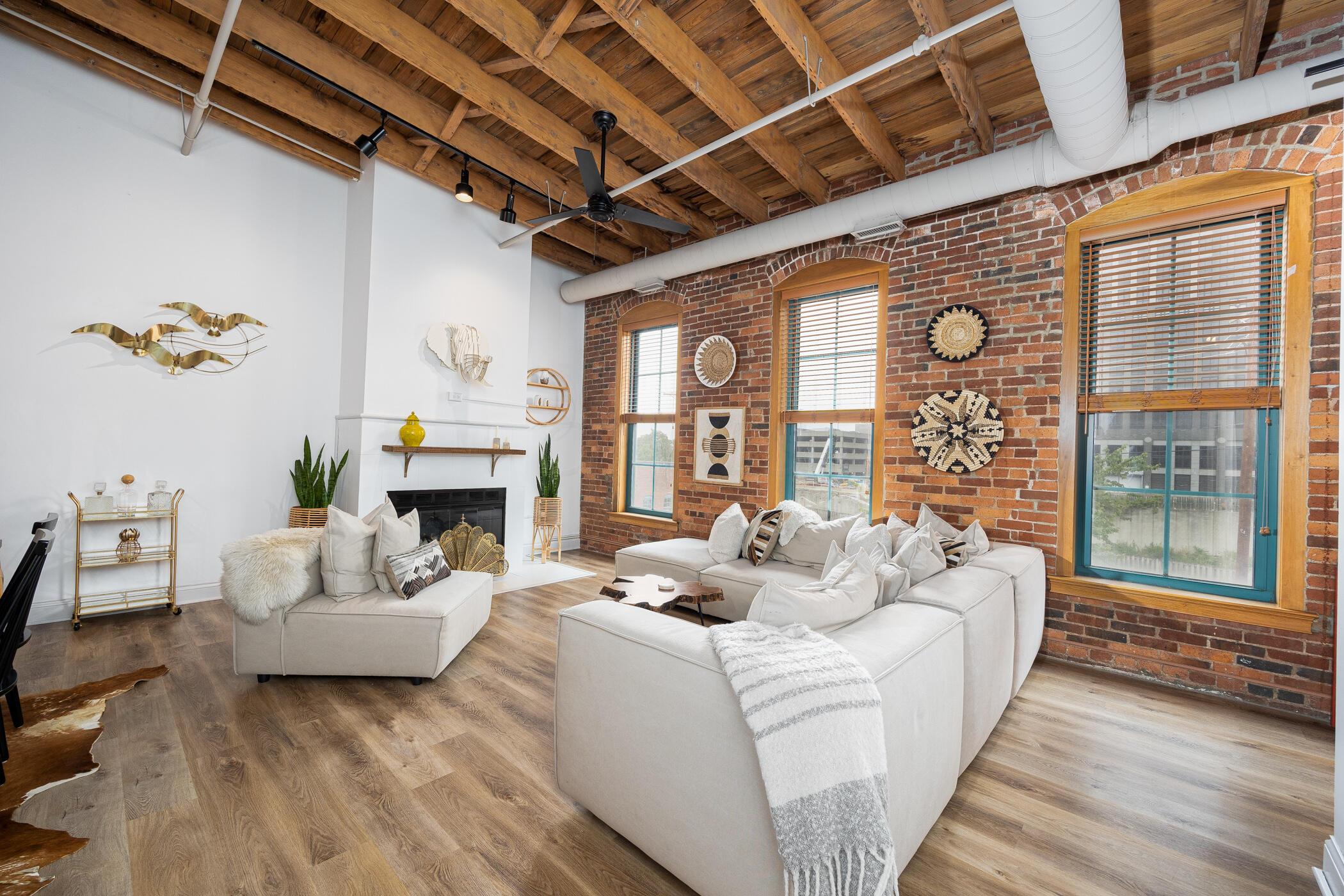 55 W Livingston Avenue, 307