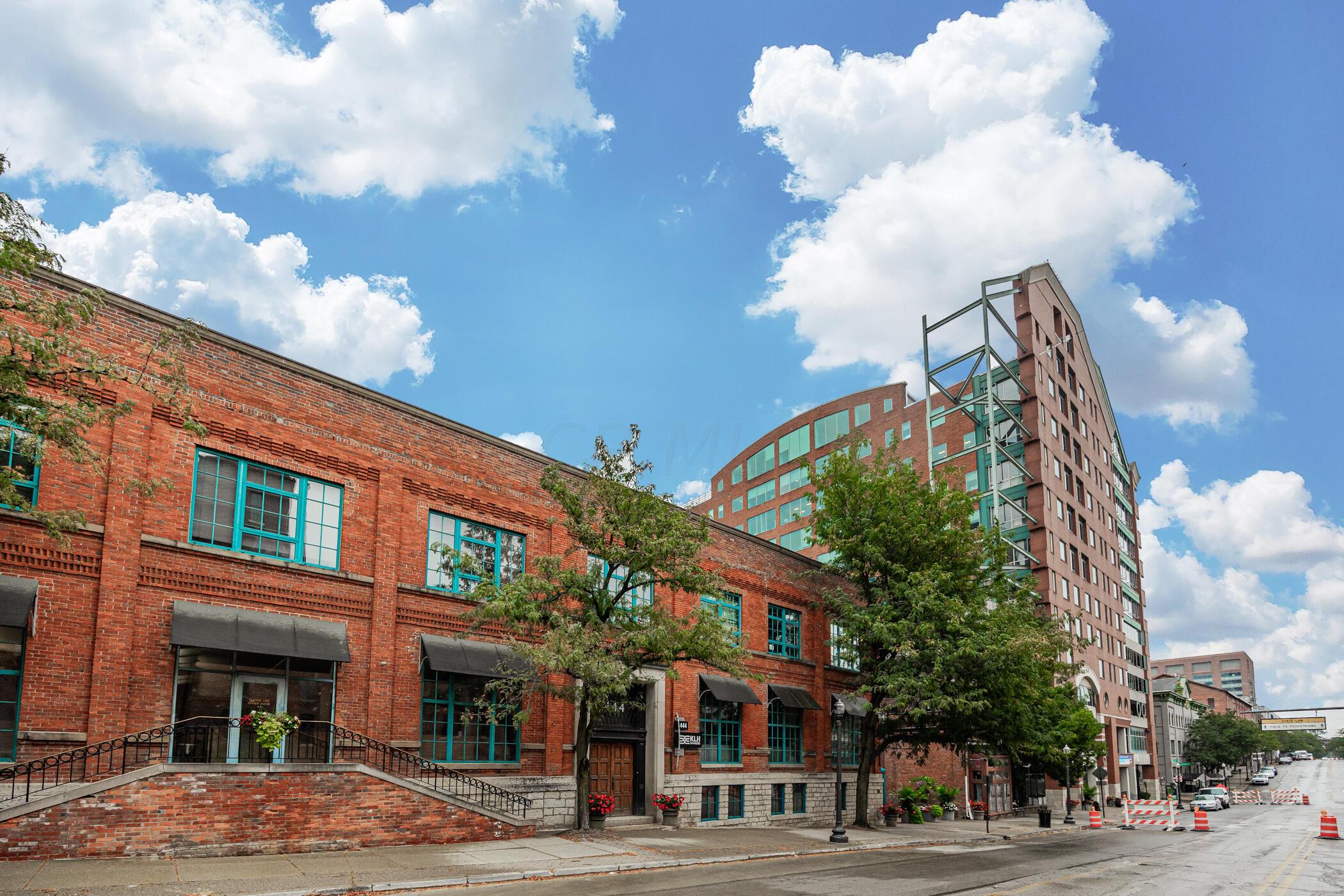 55 W Livingston Avenue, 307