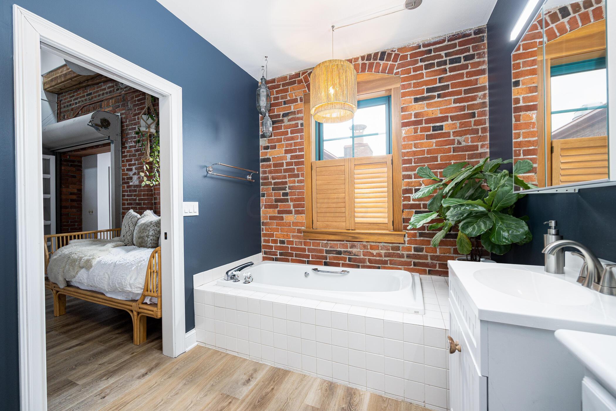 55 W Livingston Avenue, 307