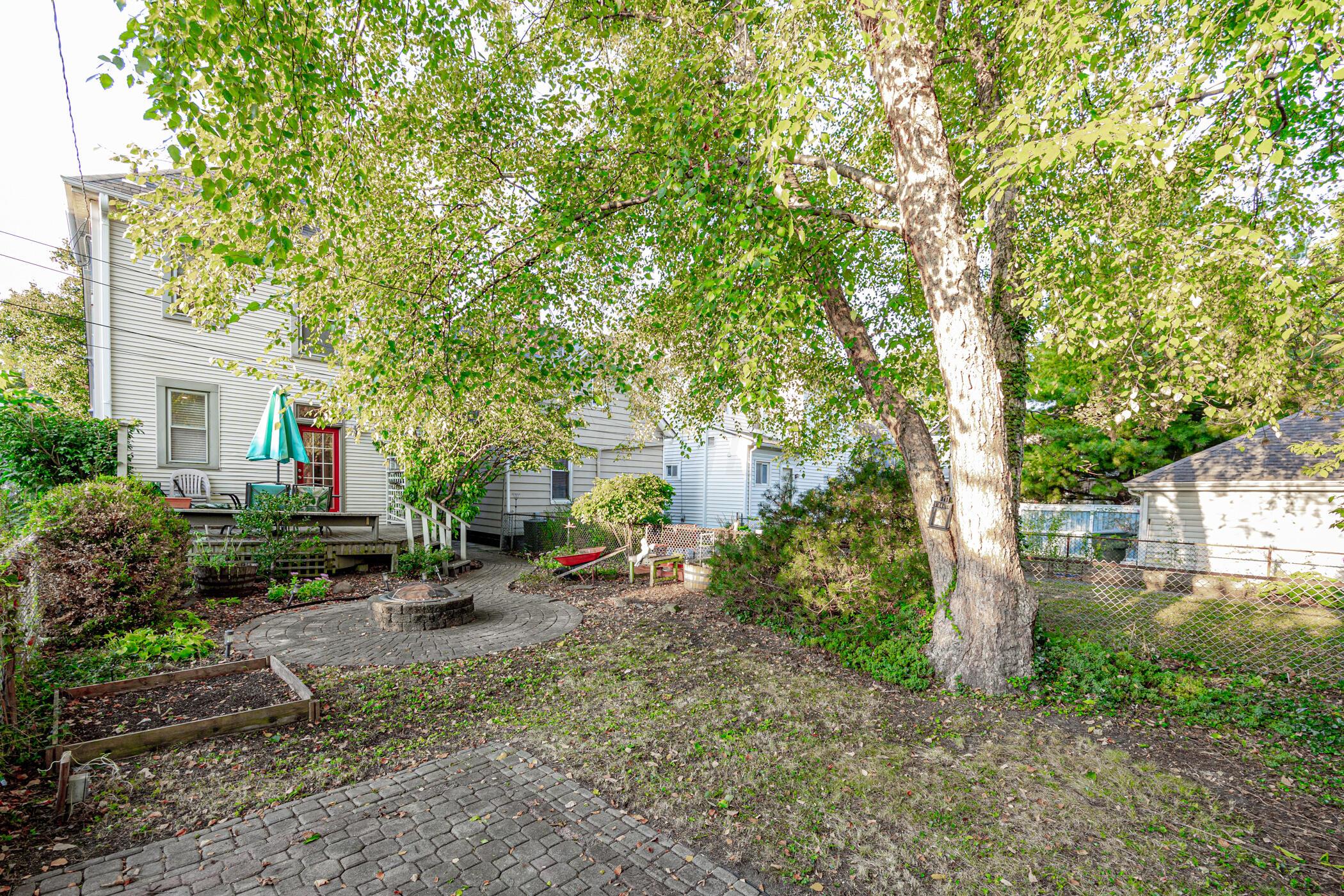 340 E Kossuth Street