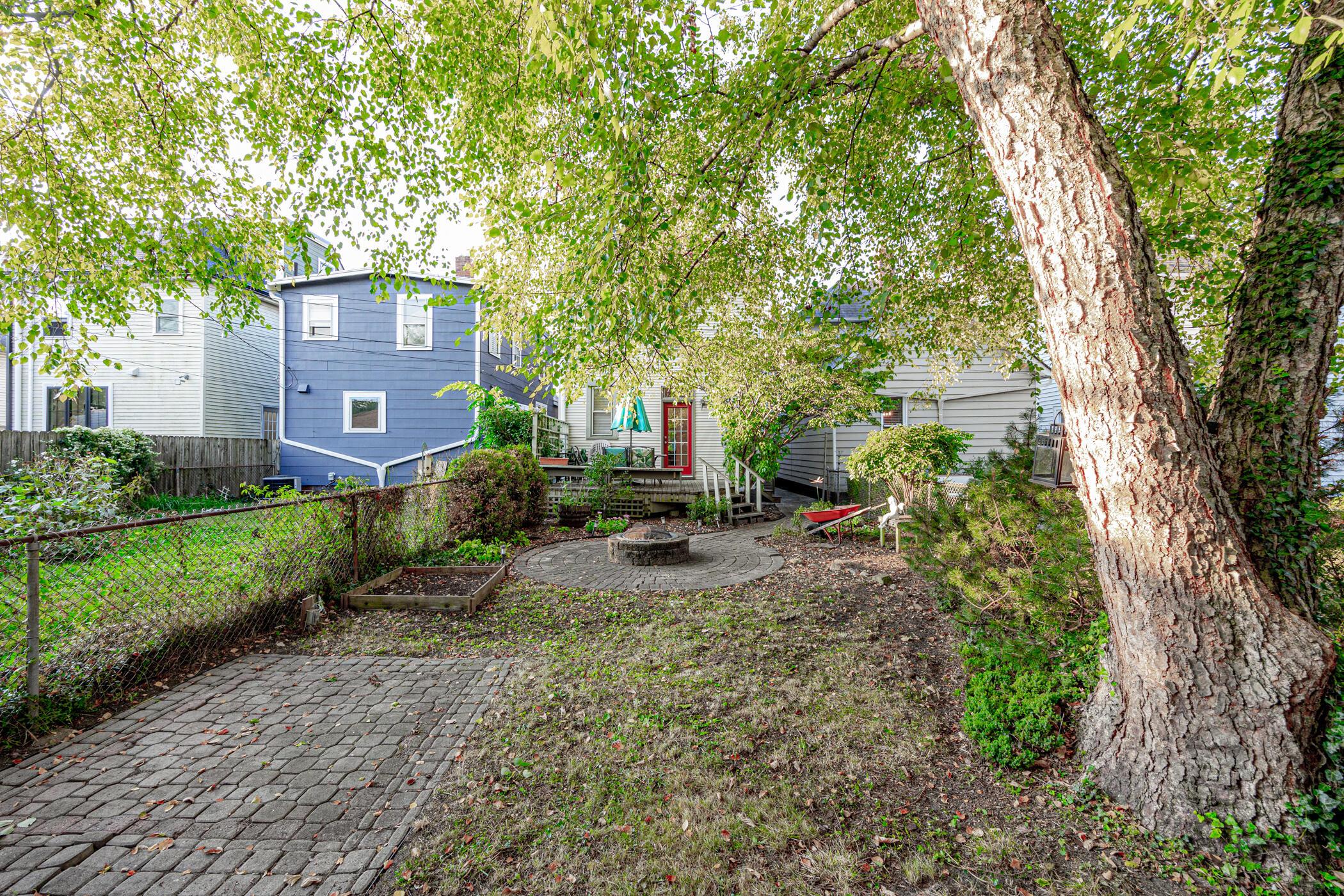 340 E Kossuth Street