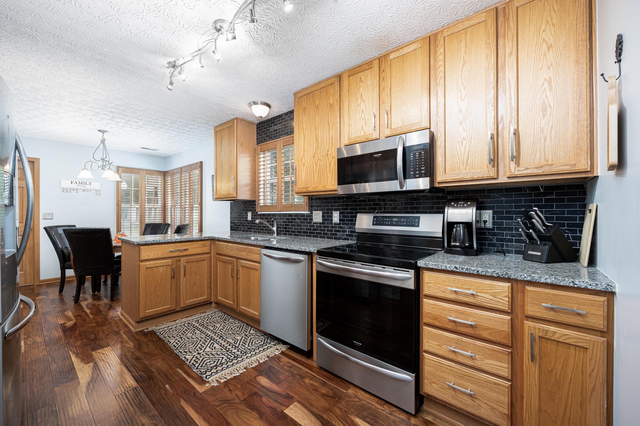 5832 Wooden Plank Road