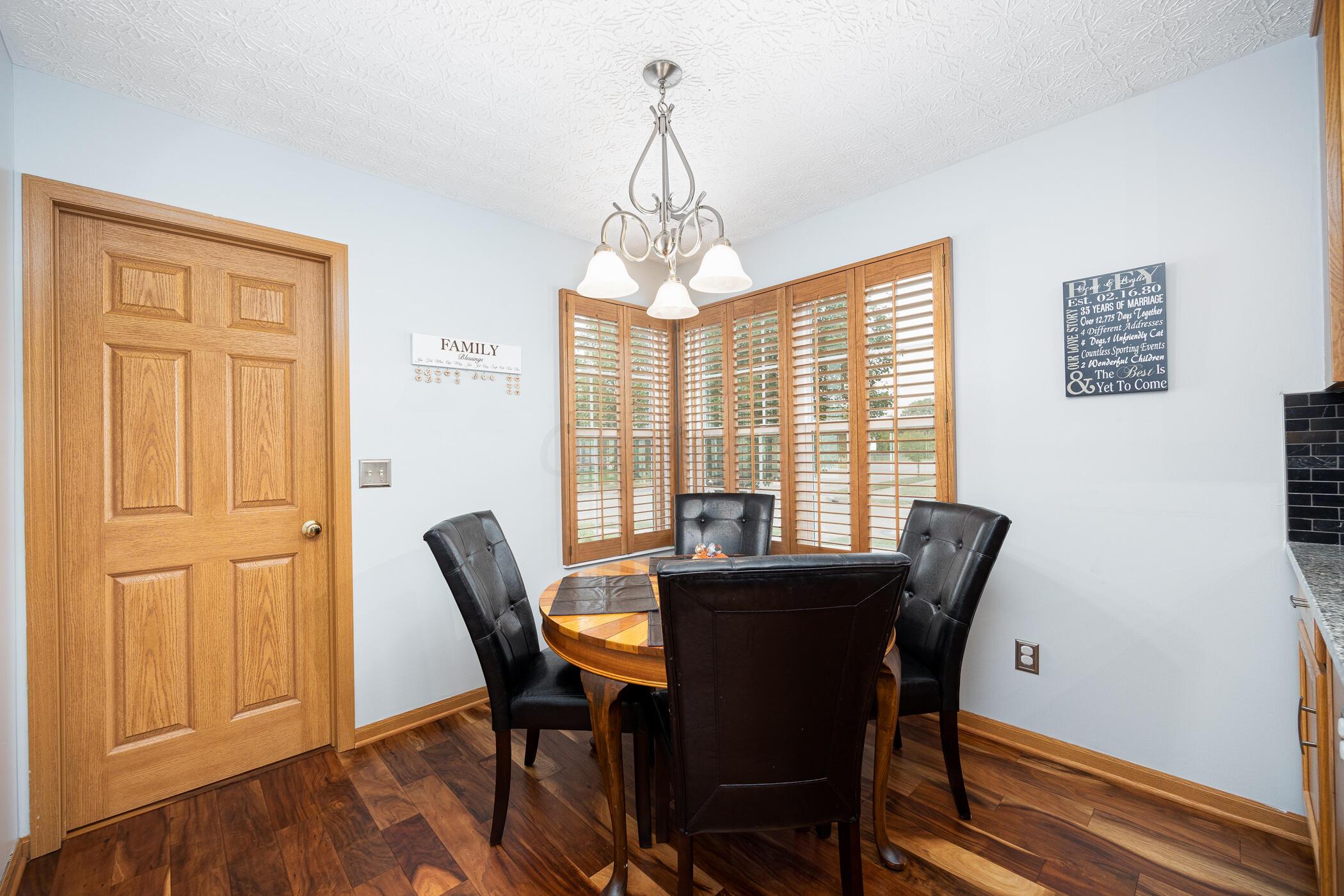 5832 Wooden Plank Road