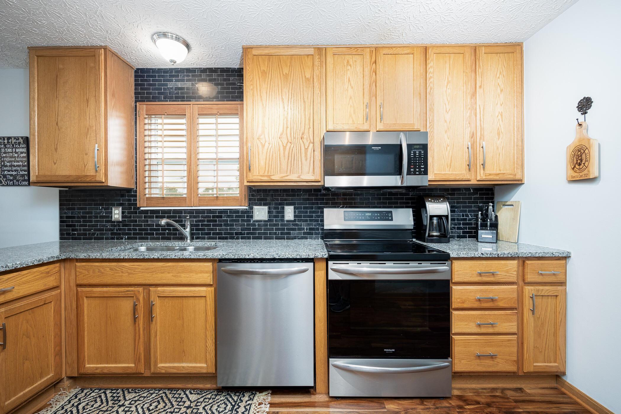 5832 Wooden Plank Road