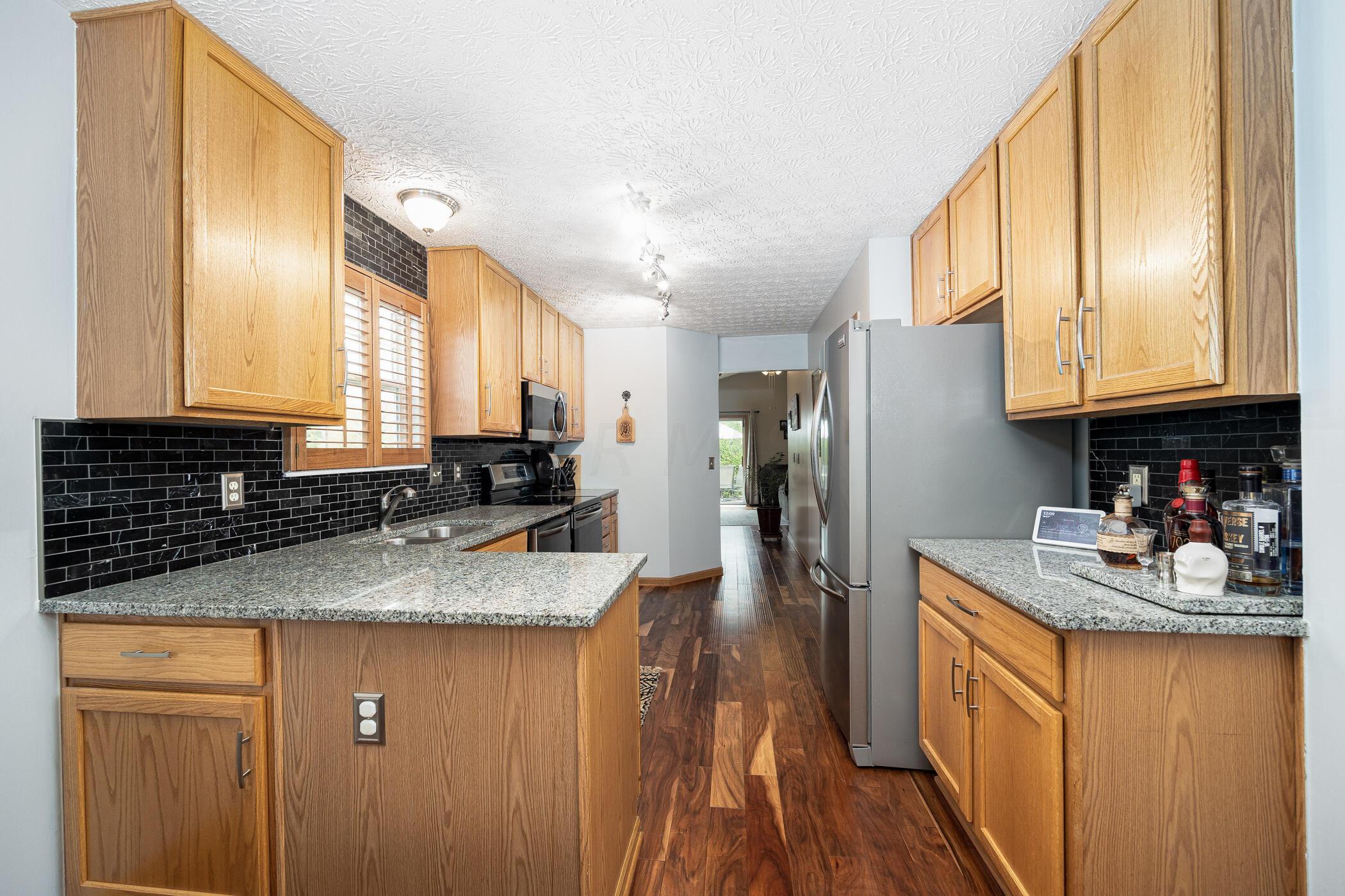 5832 Wooden Plank Road