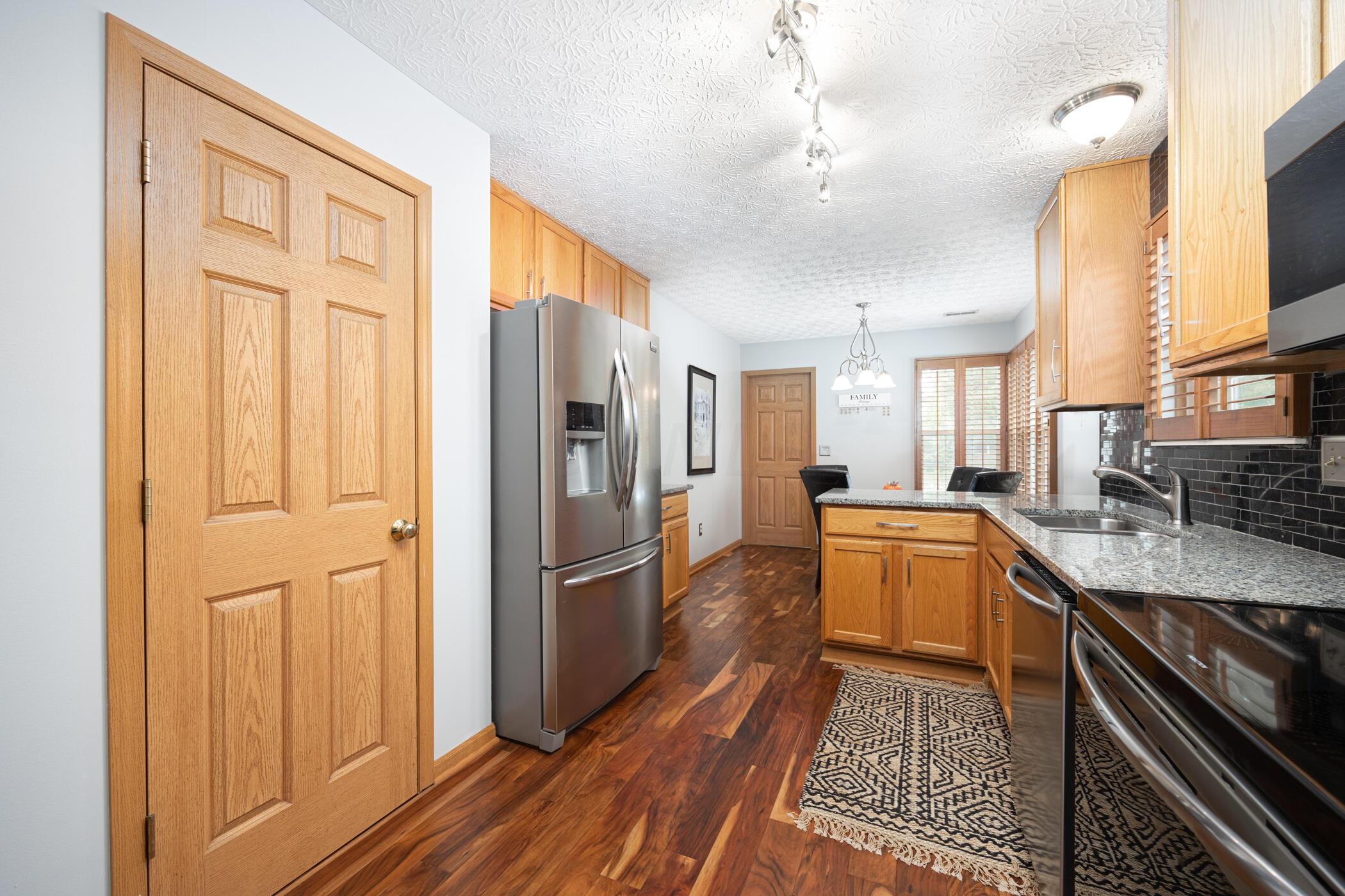 5832 Wooden Plank Road