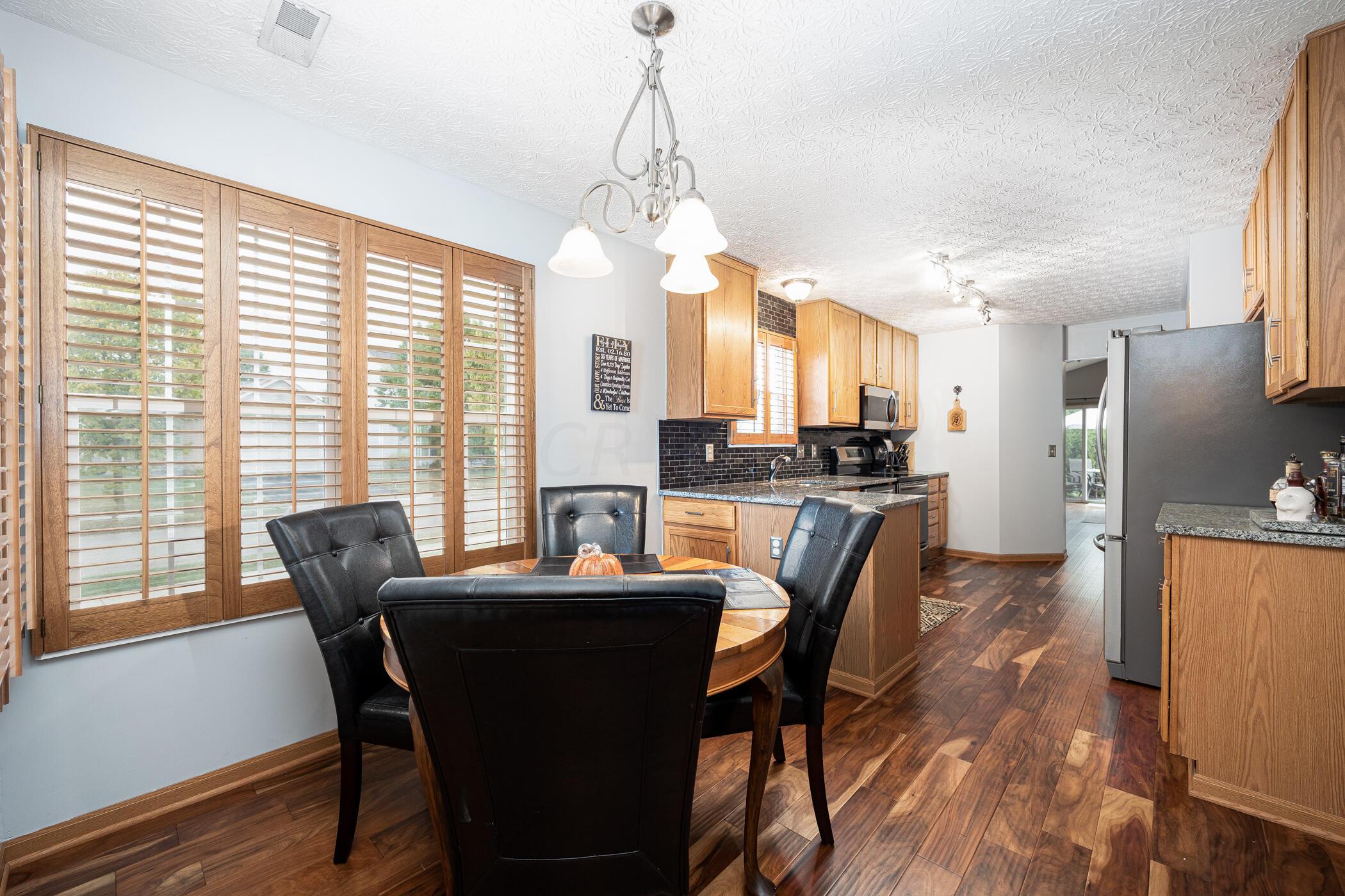 5832 Wooden Plank Road