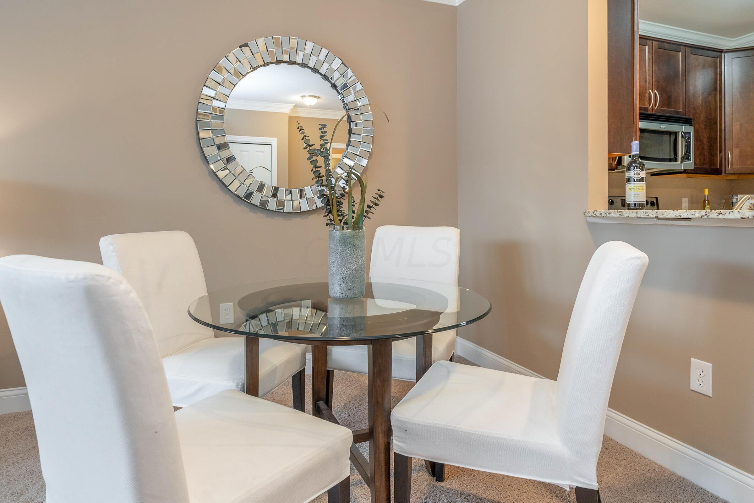 925 Ingleside Avenue, 207