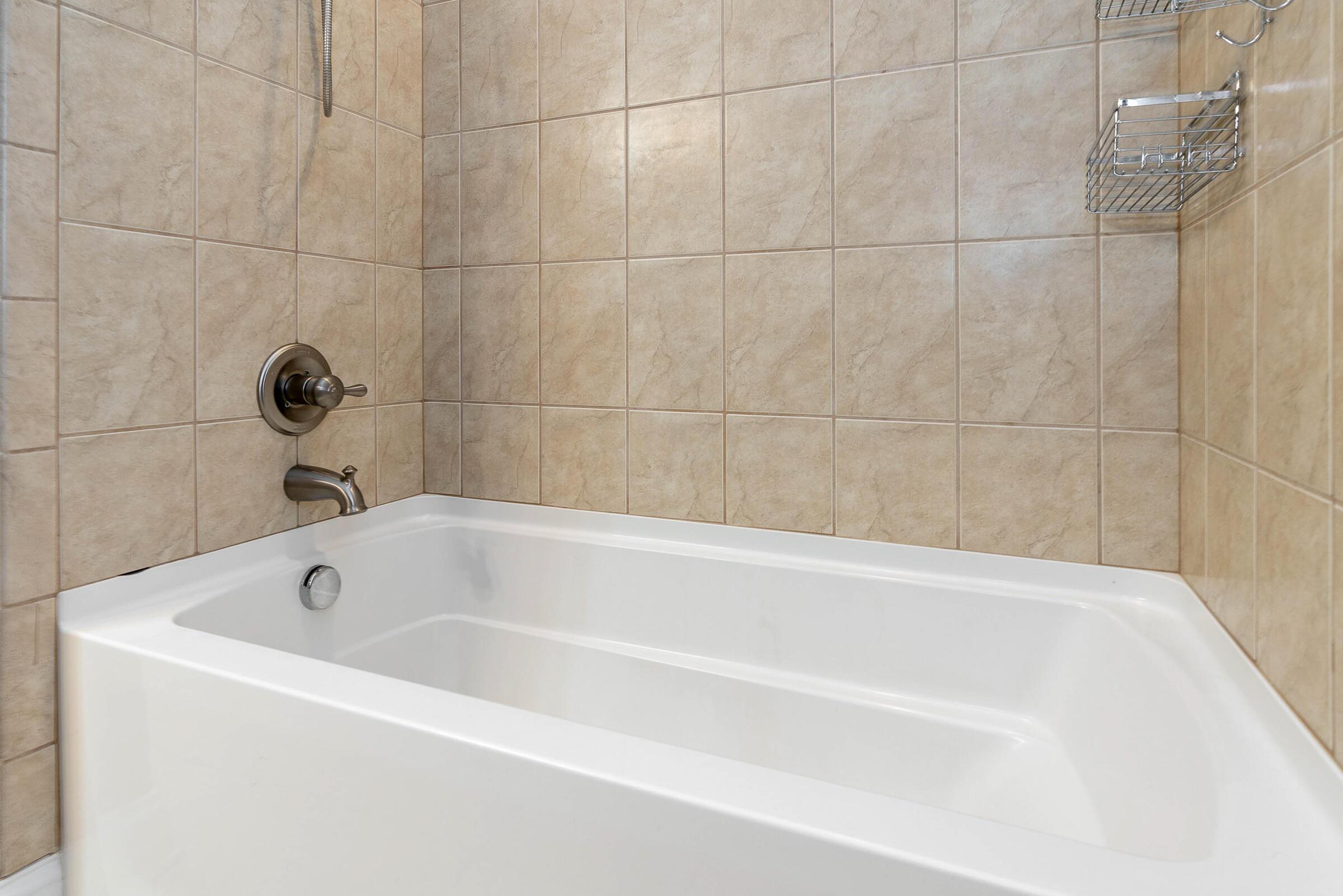 925 Ingleside Avenue, 207