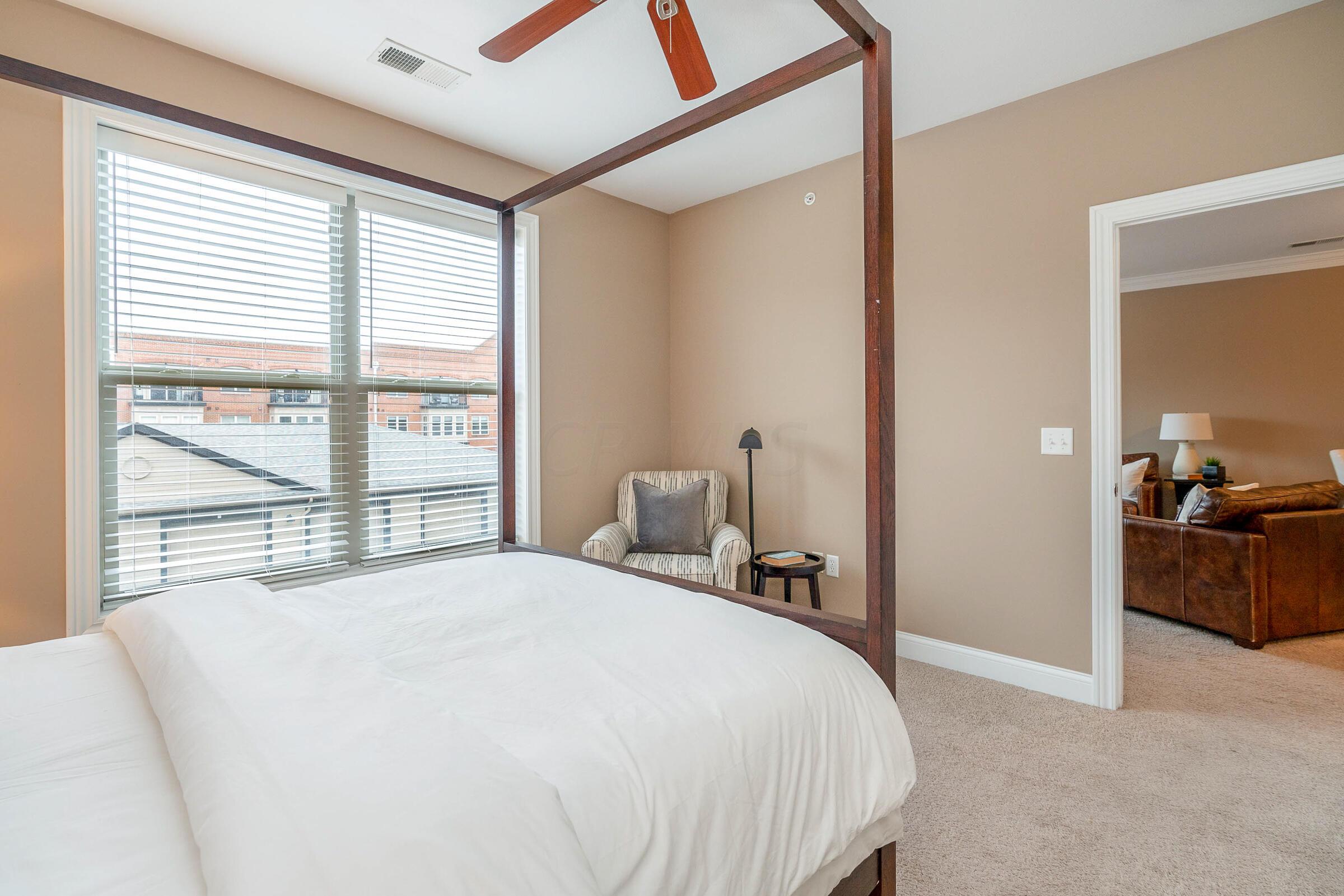 925 Ingleside Avenue, 207