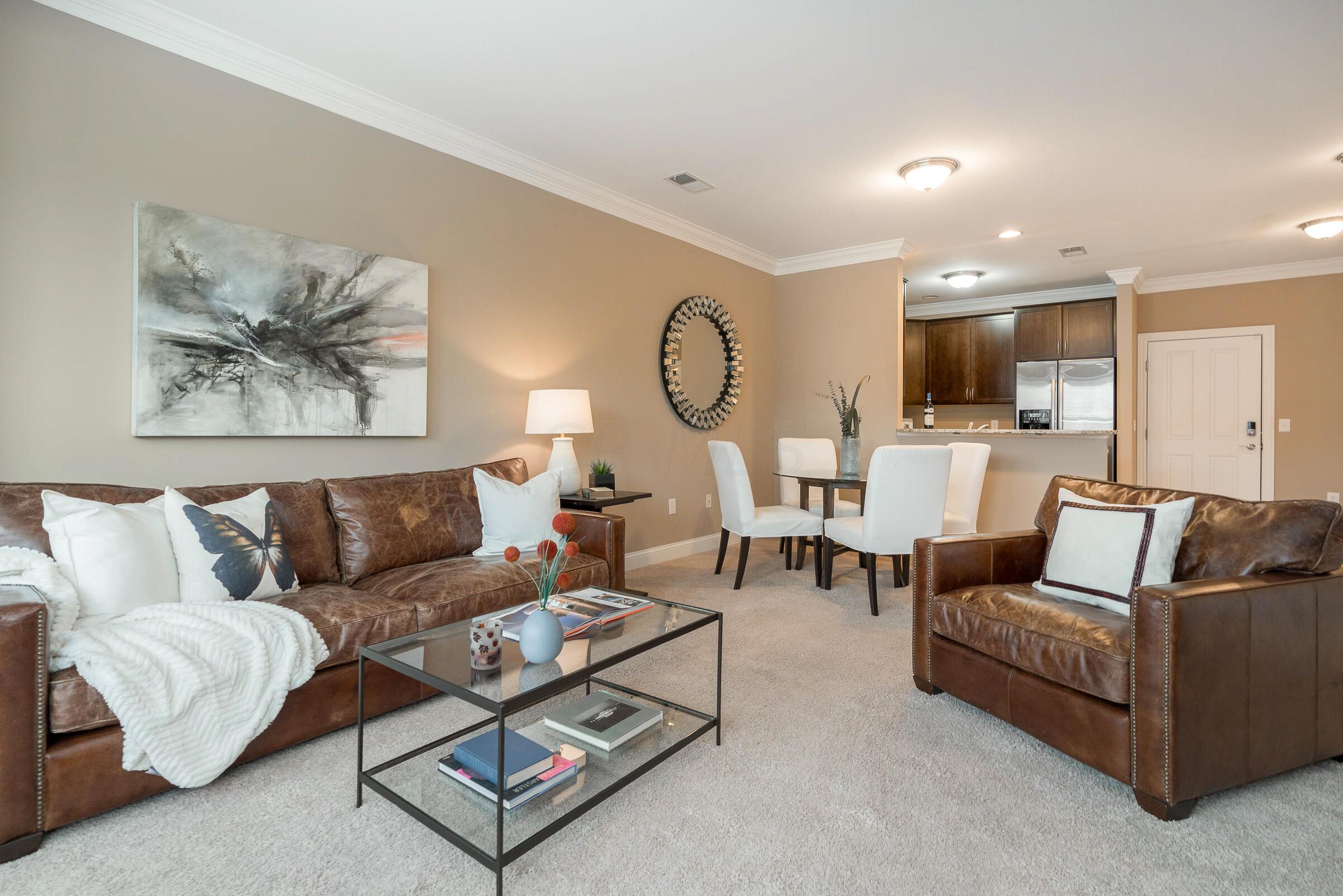 925 Ingleside Avenue, 207