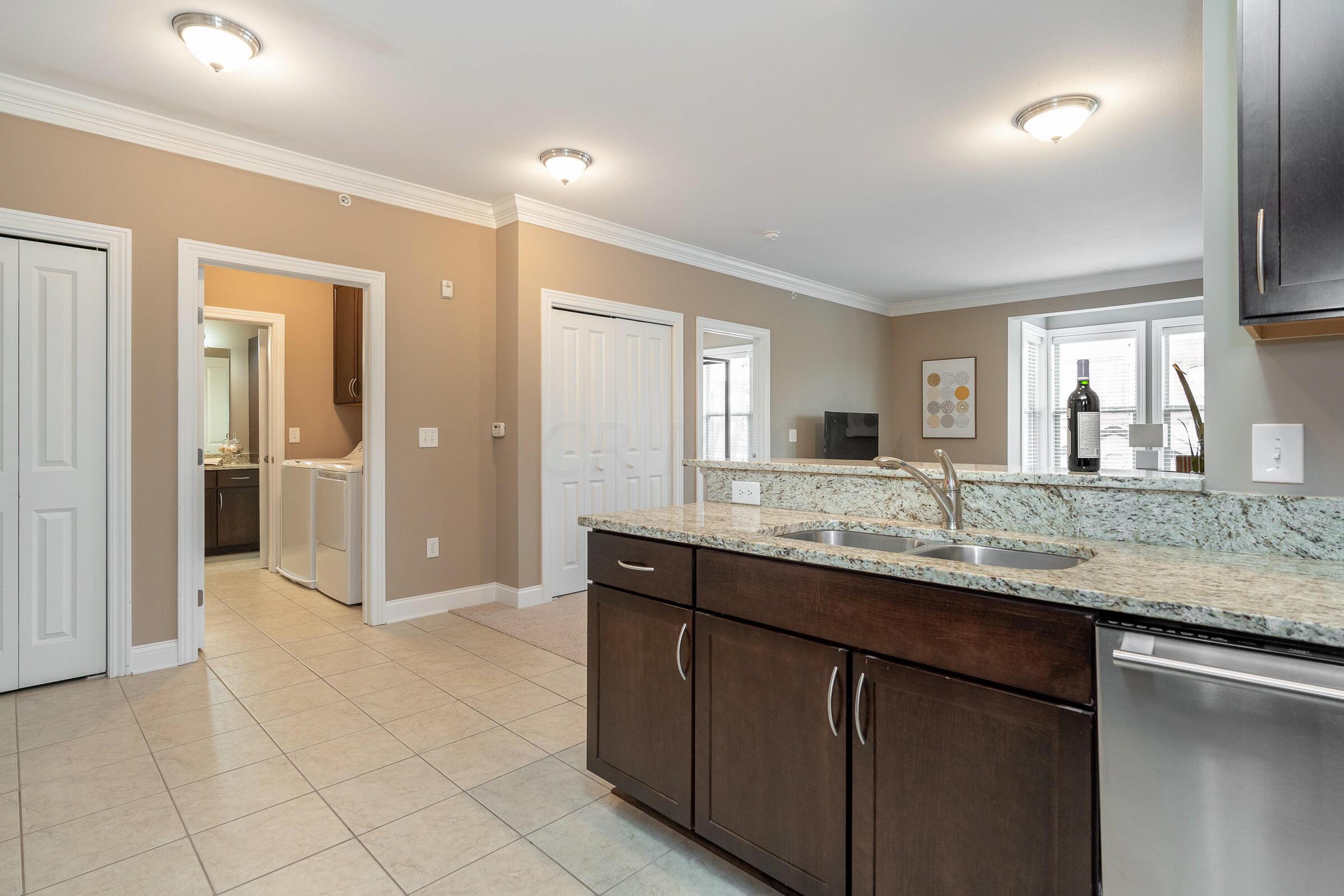 925 Ingleside Avenue, 207