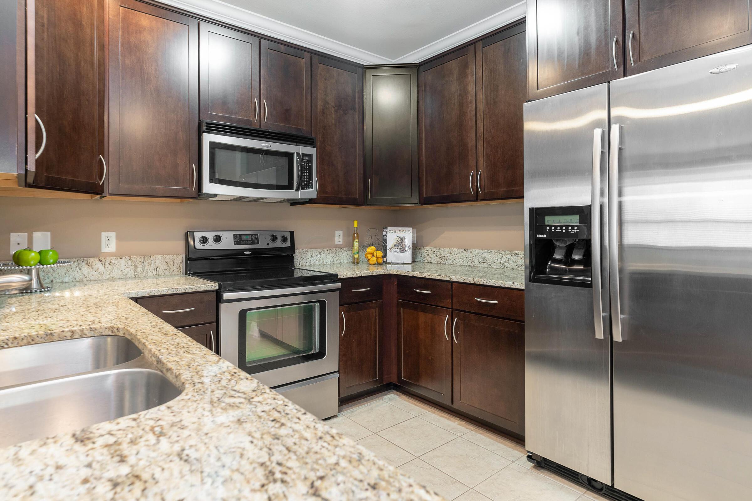 925 Ingleside Avenue, 207