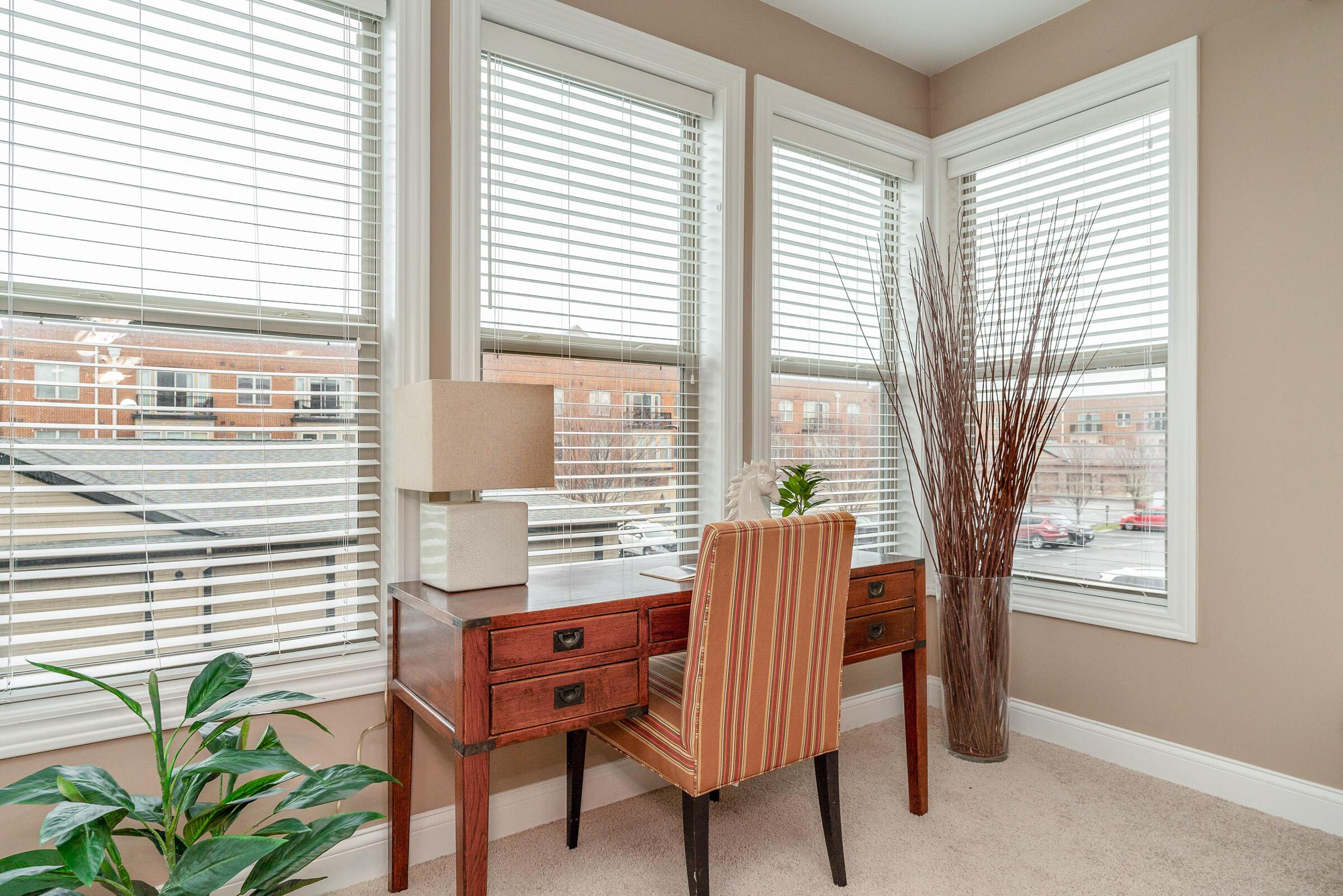 925 Ingleside Avenue, 207