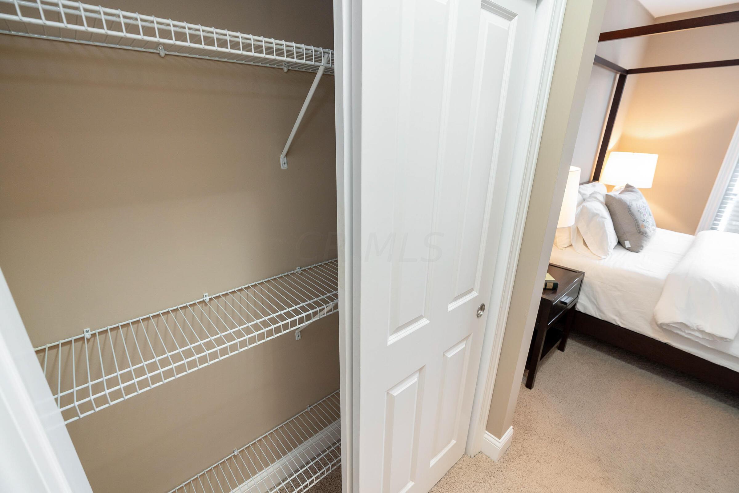 925 Ingleside Avenue, 207