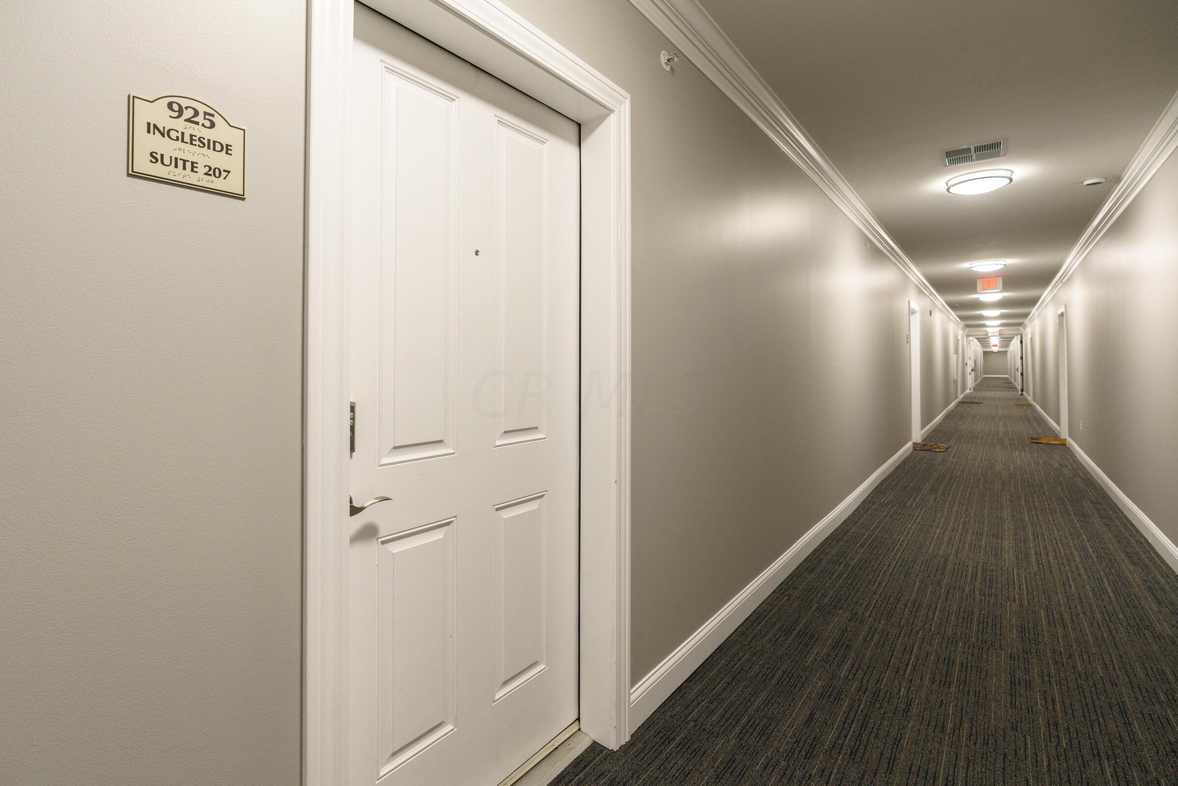 925 Ingleside Avenue, 207