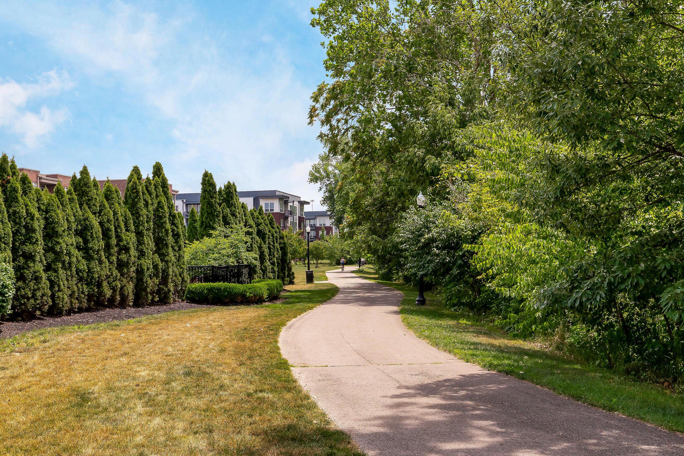 925 Ingleside Avenue, 207