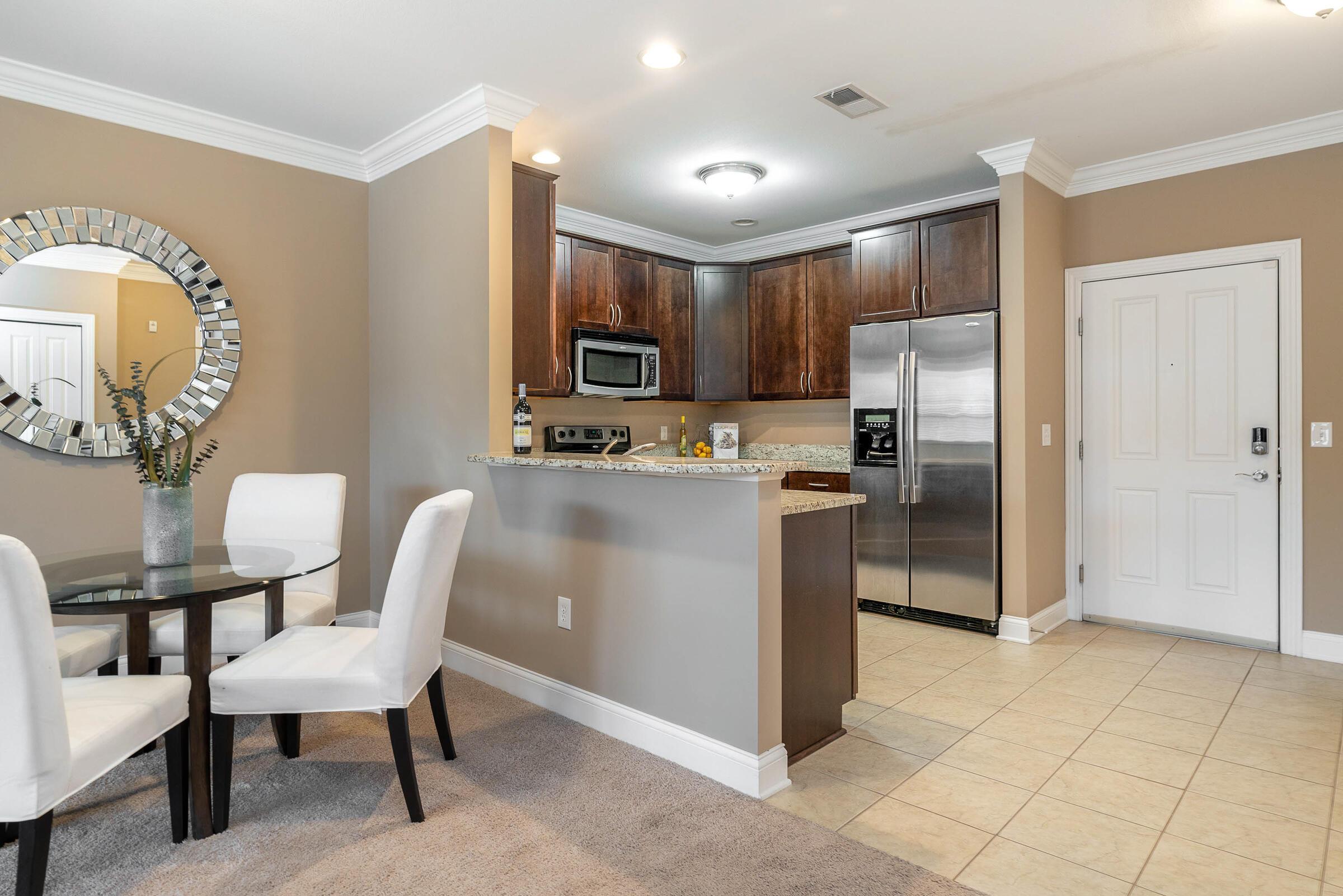 925 Ingleside Avenue, 207