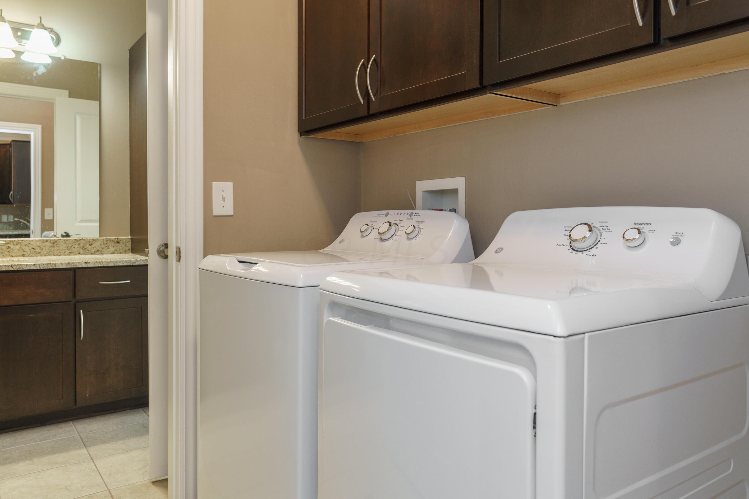 925 Ingleside Avenue, 207