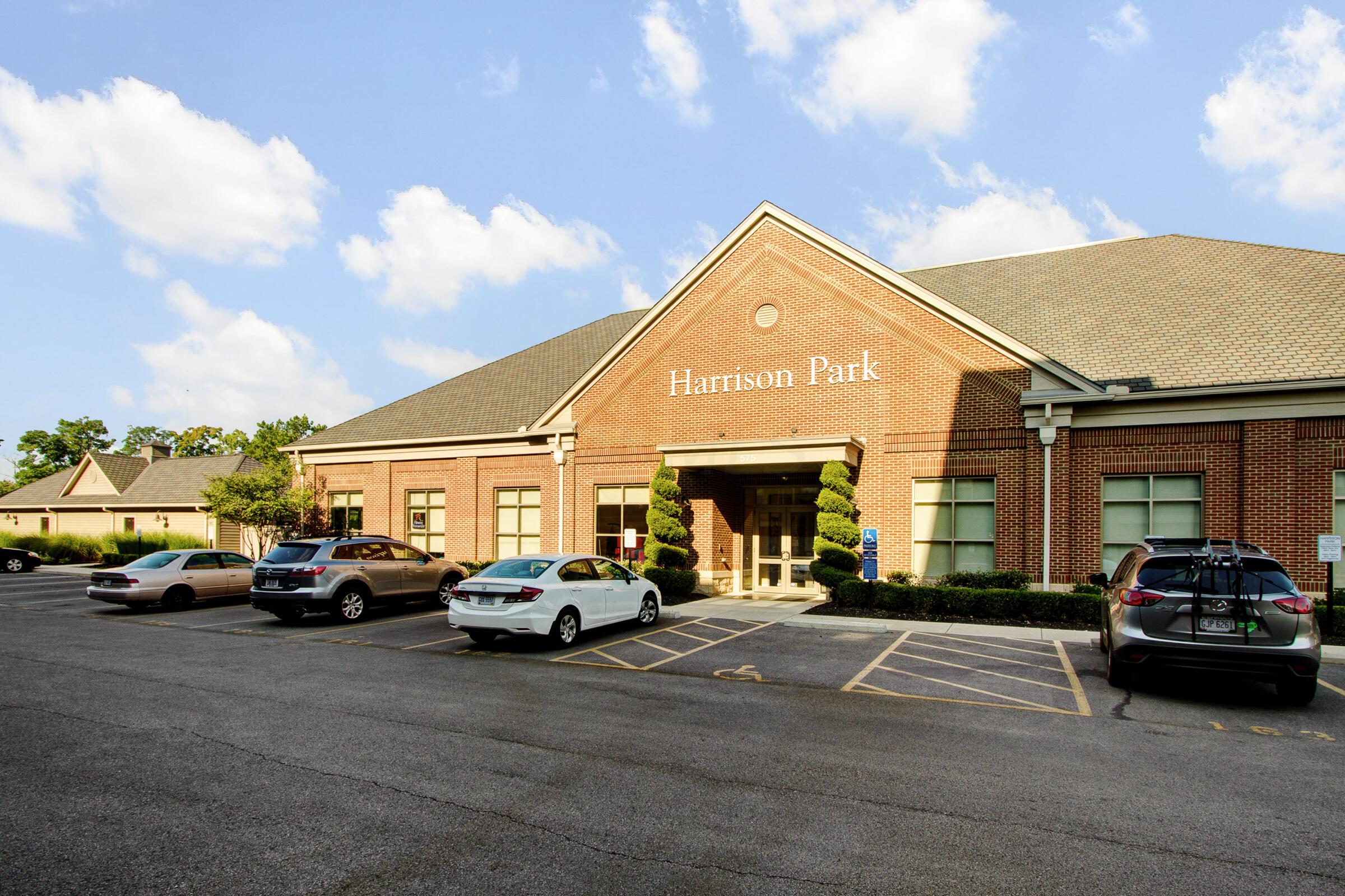 925 Ingleside Avenue, 207