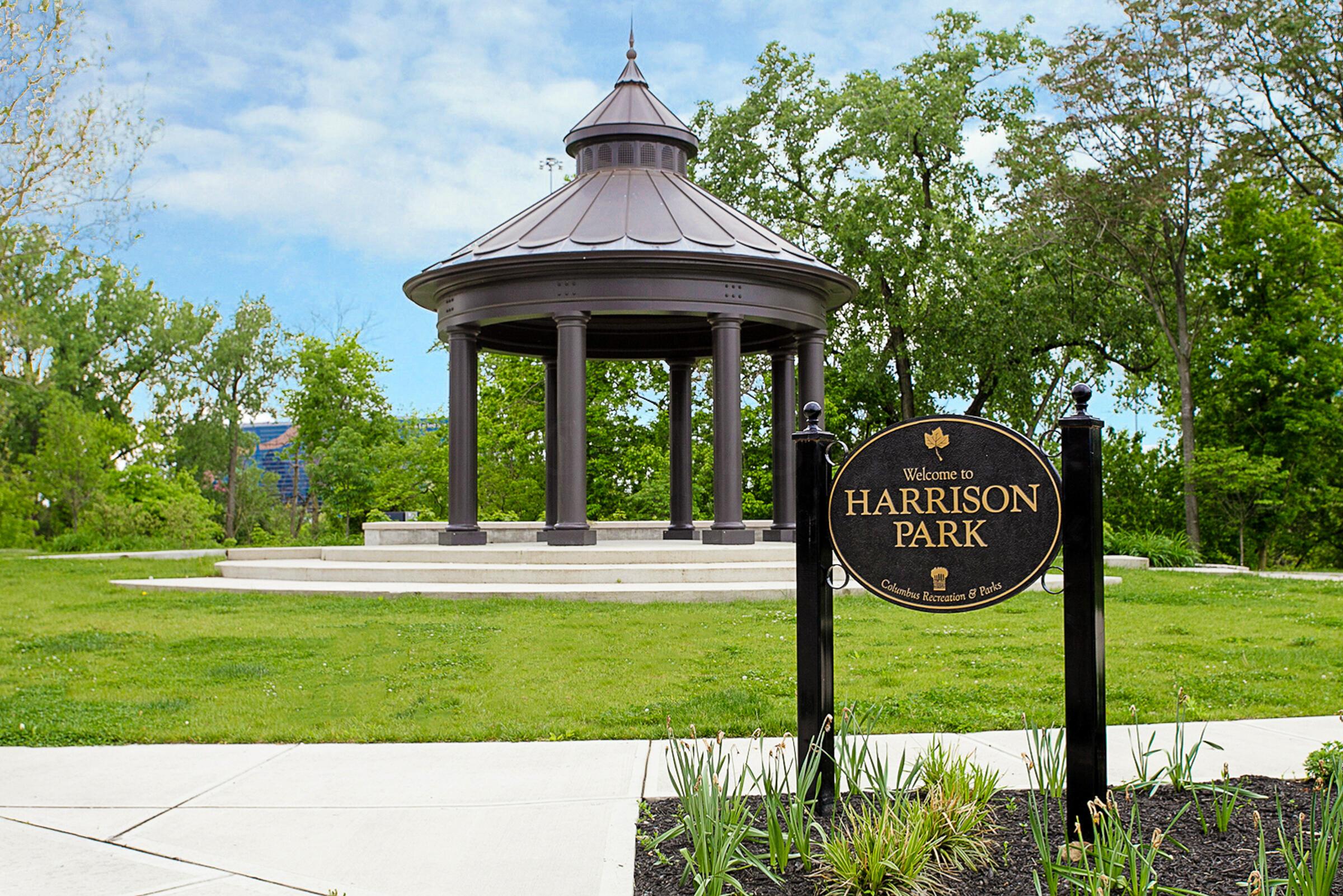 925 Ingleside Avenue, 207