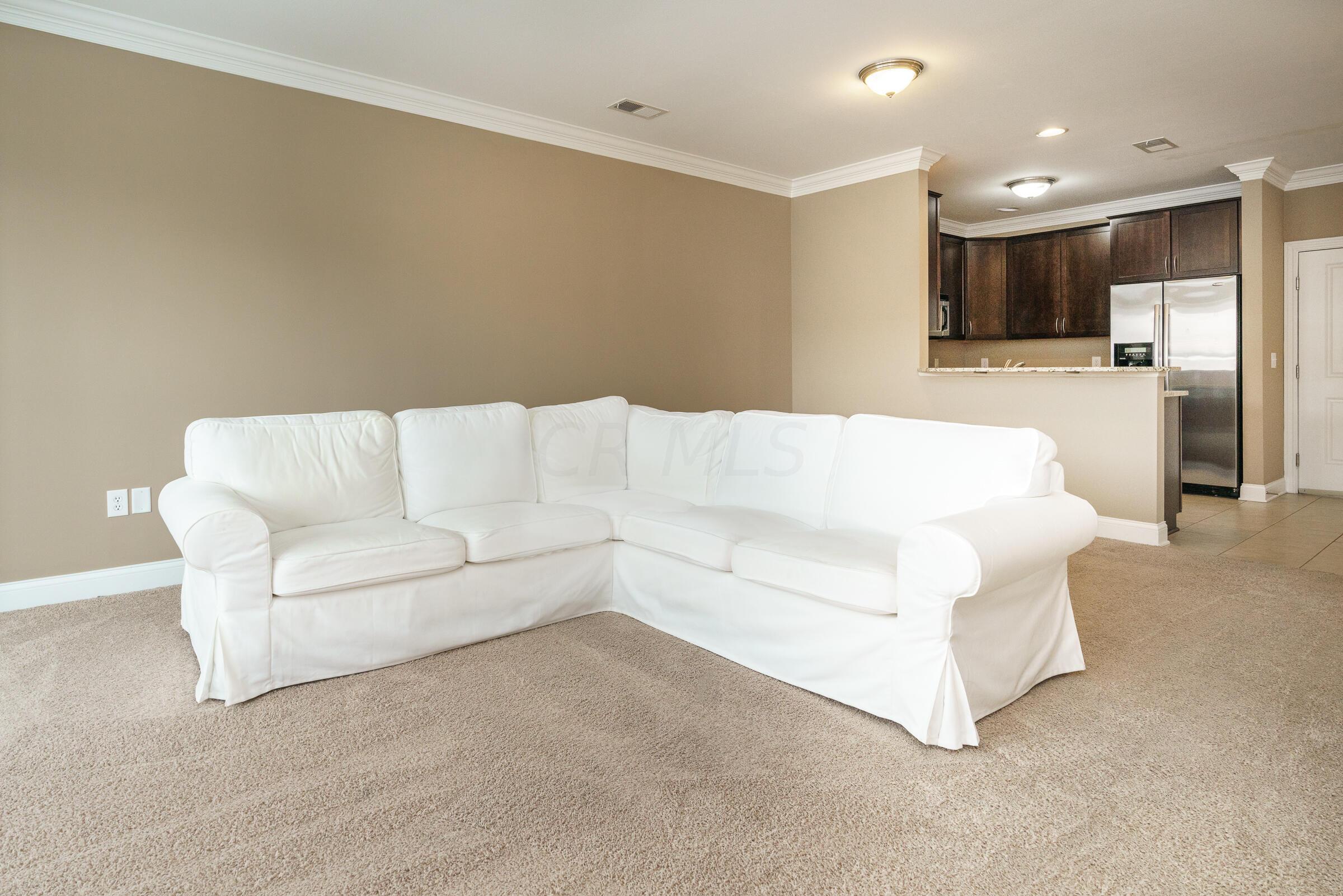 925 Ingleside Avenue, 207