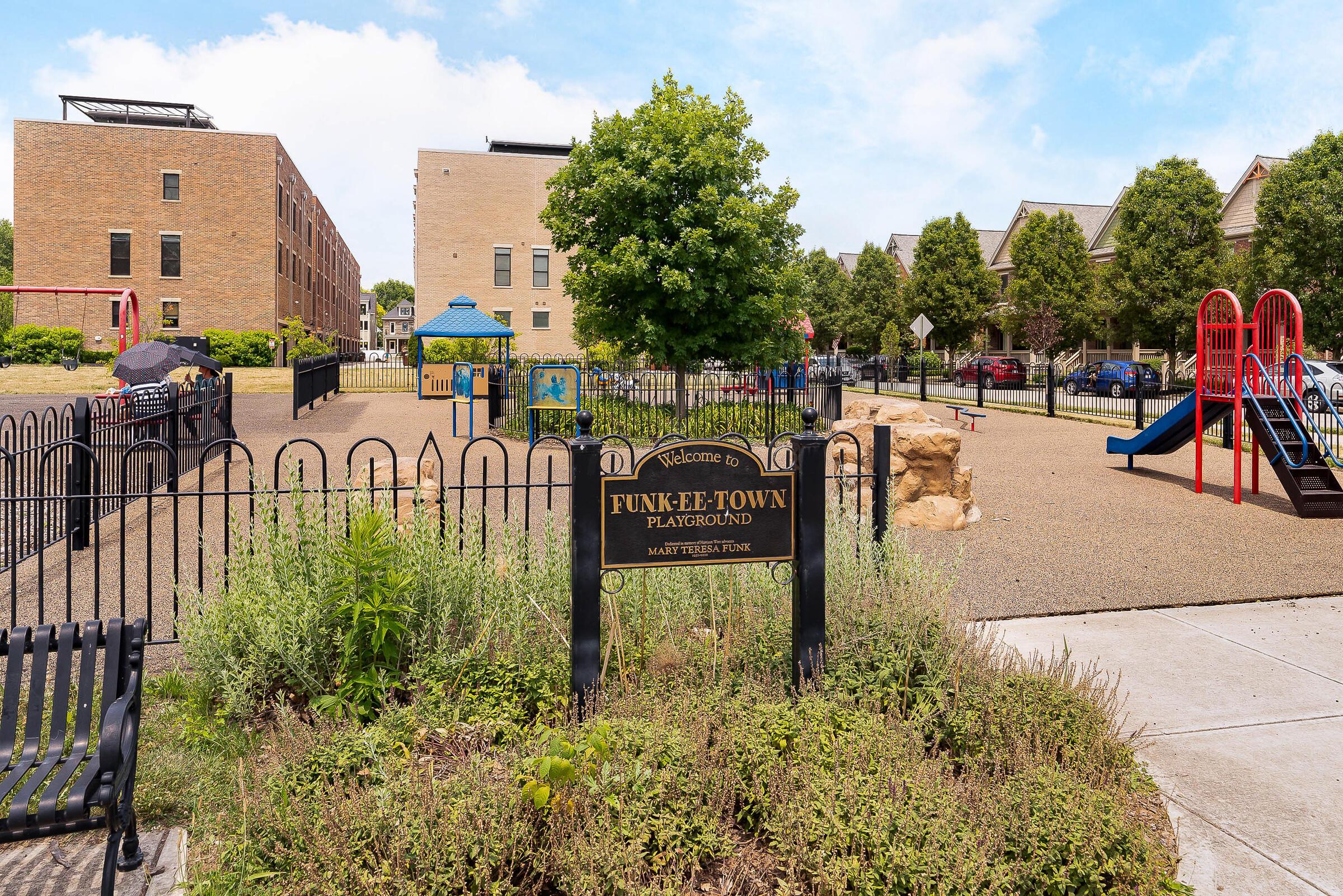 925 Ingleside Avenue, 207