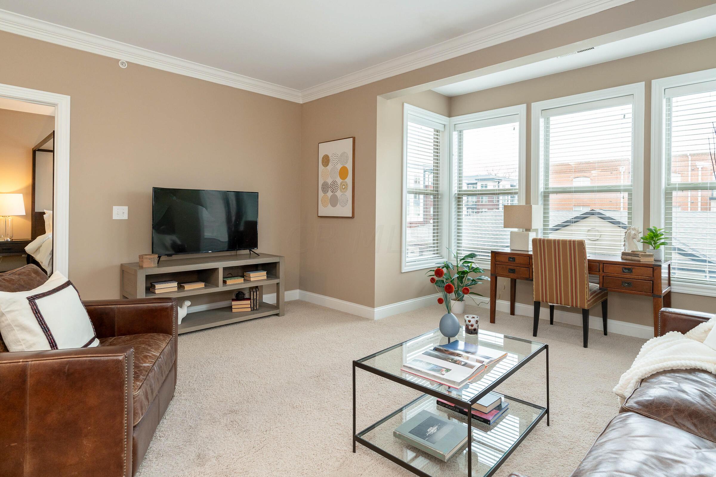 925 Ingleside Avenue, 207