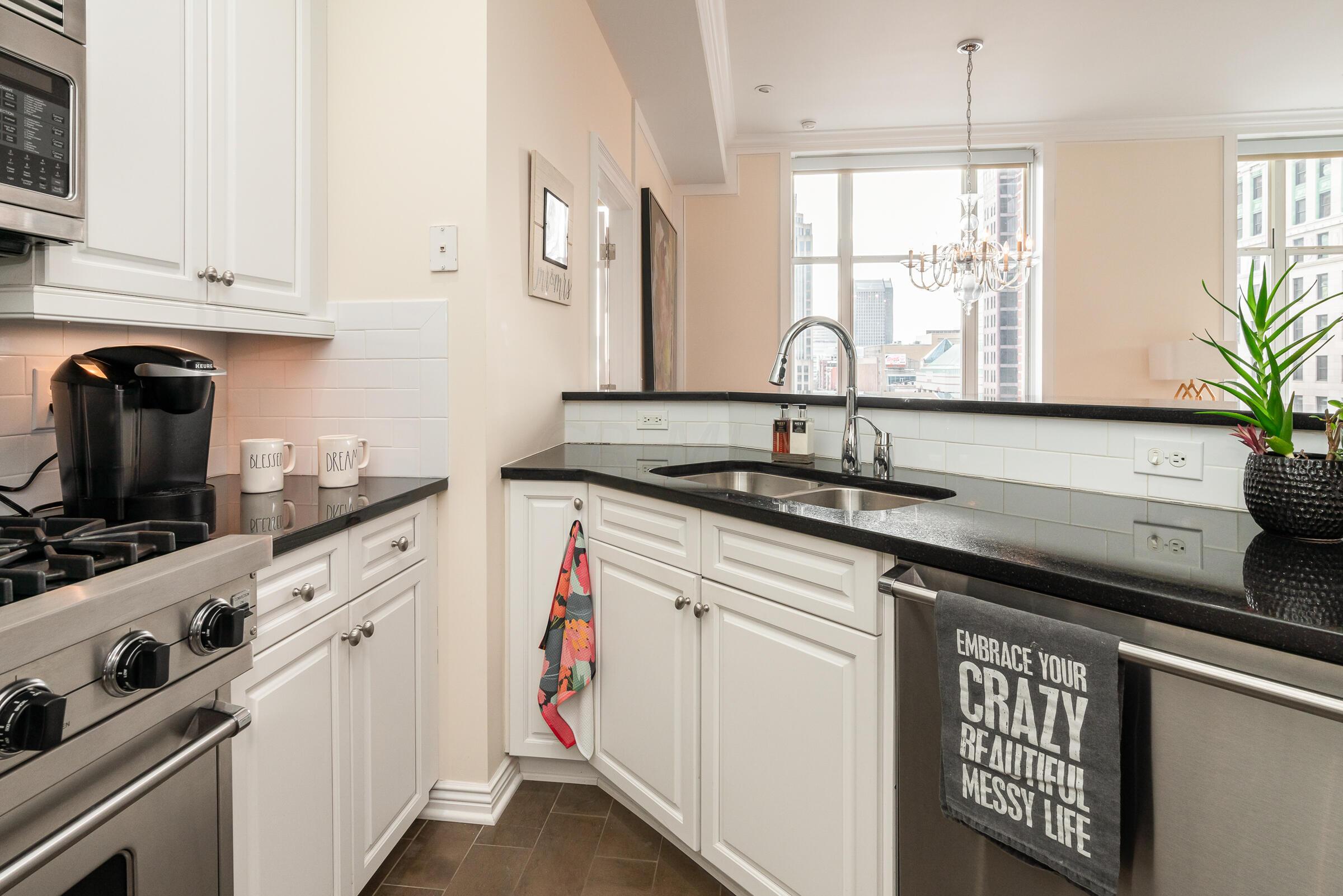 8 E Broad Street, 801