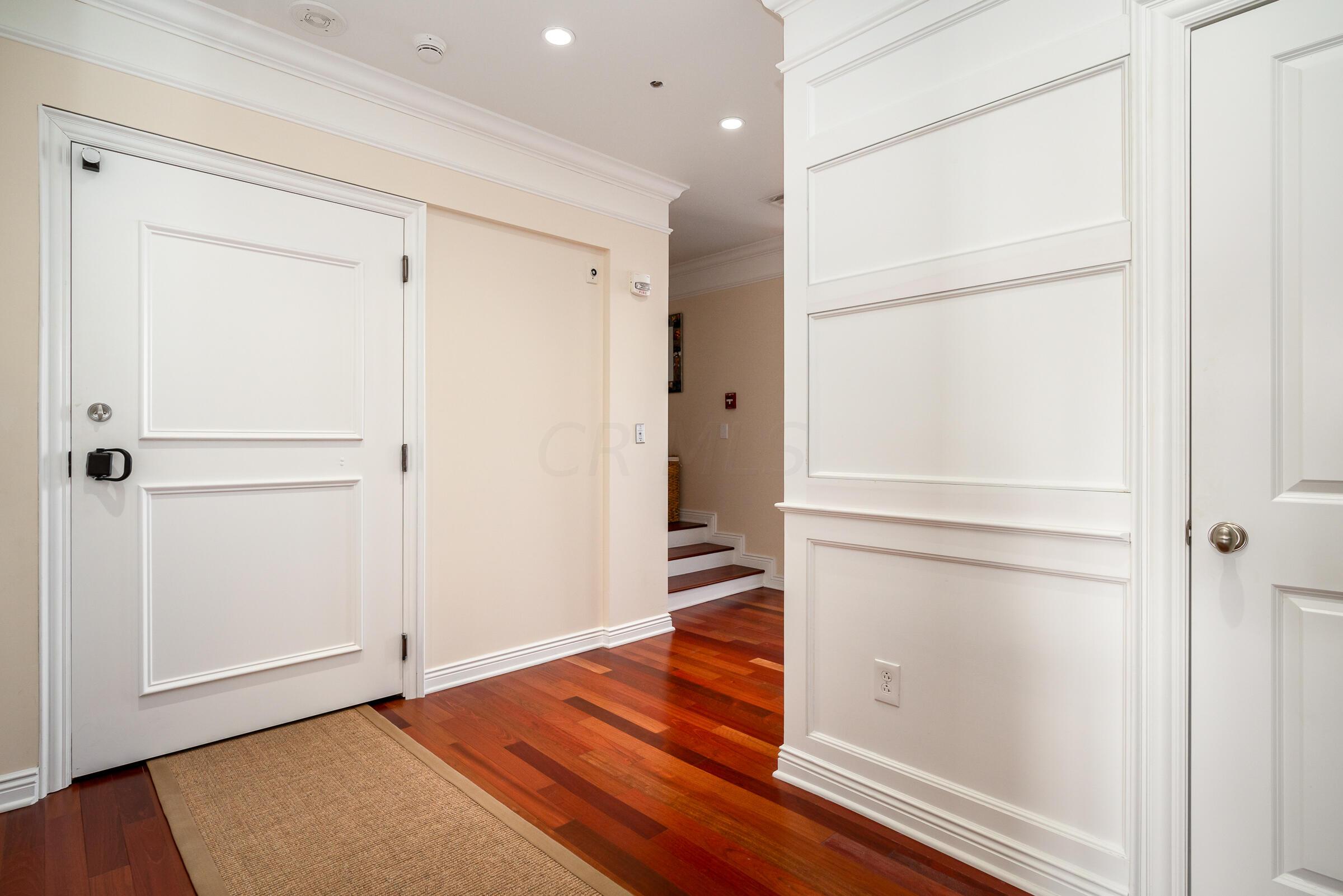 8 E Broad Street, 801